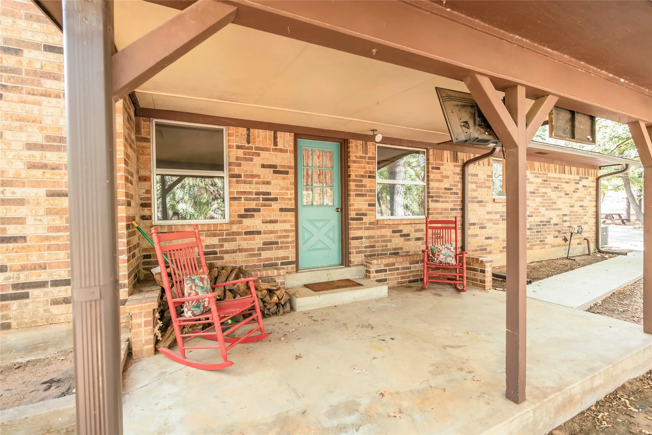 Single Family Residence For Sale in Montague County , 130 Acoma Drive, Nocona, Texas 76255, 3 Bedroom, 2 Bathroom, 2 Garage spaces, 1,819 Sqft, built in 1986, mls#21390258, Real Estate Agent in Nocona, Homes For Sale in Montague county, Homes For Sale in Nocona, Realtor in Nocona Texas, Real Estate Brokerage Independent Realty Texas, Luminita Cordes Realtor