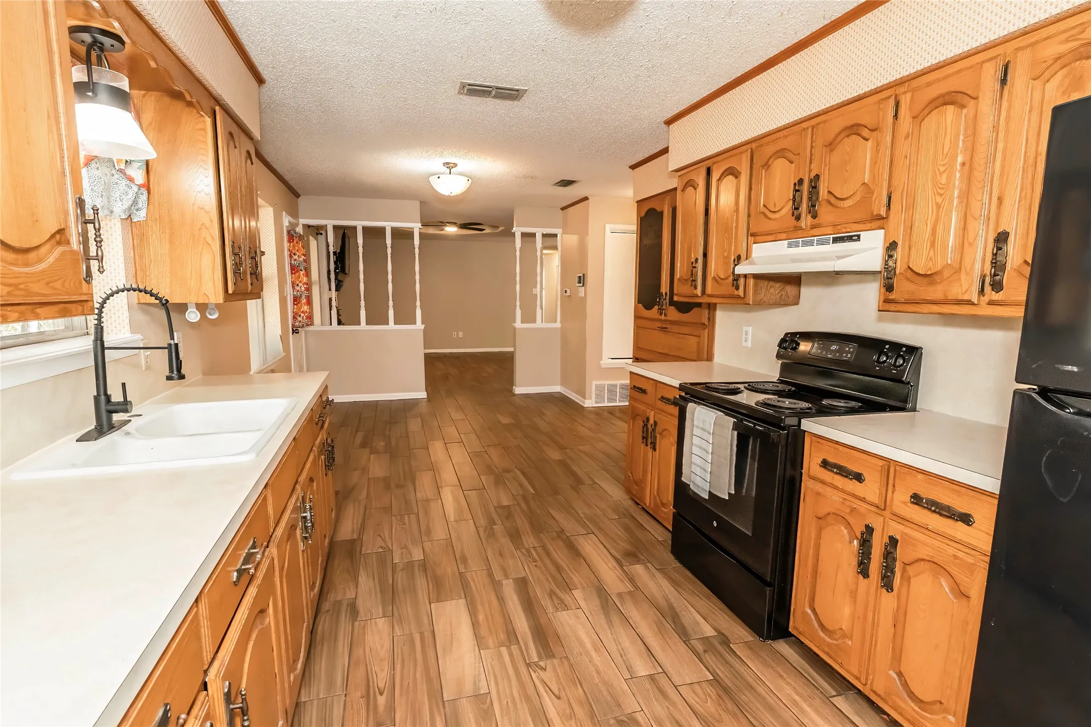 Single Family Residence For Sale in Montague County , 130 Acoma Drive, Nocona, Texas 76255, 3 Bedroom, 2 Bathroom, 2 Garage spaces, 1,819 Sqft, built in 1986, mls#21390258, Real Estate Agent in Nocona, Homes For Sale in Montague county, Homes For Sale in Nocona, Realtor in Nocona Texas, Real Estate Brokerage Independent Realty Texas, Luminita Cordes Realtor