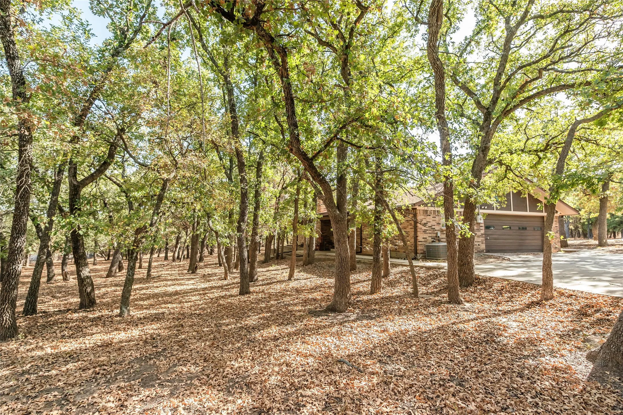 Single Family Residence For Sale in Montague County , 130 Acoma Drive, Nocona, Texas 76255, 3 Bedroom, 2 Bathroom, 2 Garage spaces, 1,819 Sqft, built in 1986, mls#21390258, Real Estate Agent in Nocona, Homes For Sale in Montague county, Homes For Sale in Nocona, Realtor in Nocona Texas, Real Estate Brokerage Independent Realty Texas, Luminita Cordes Realtor