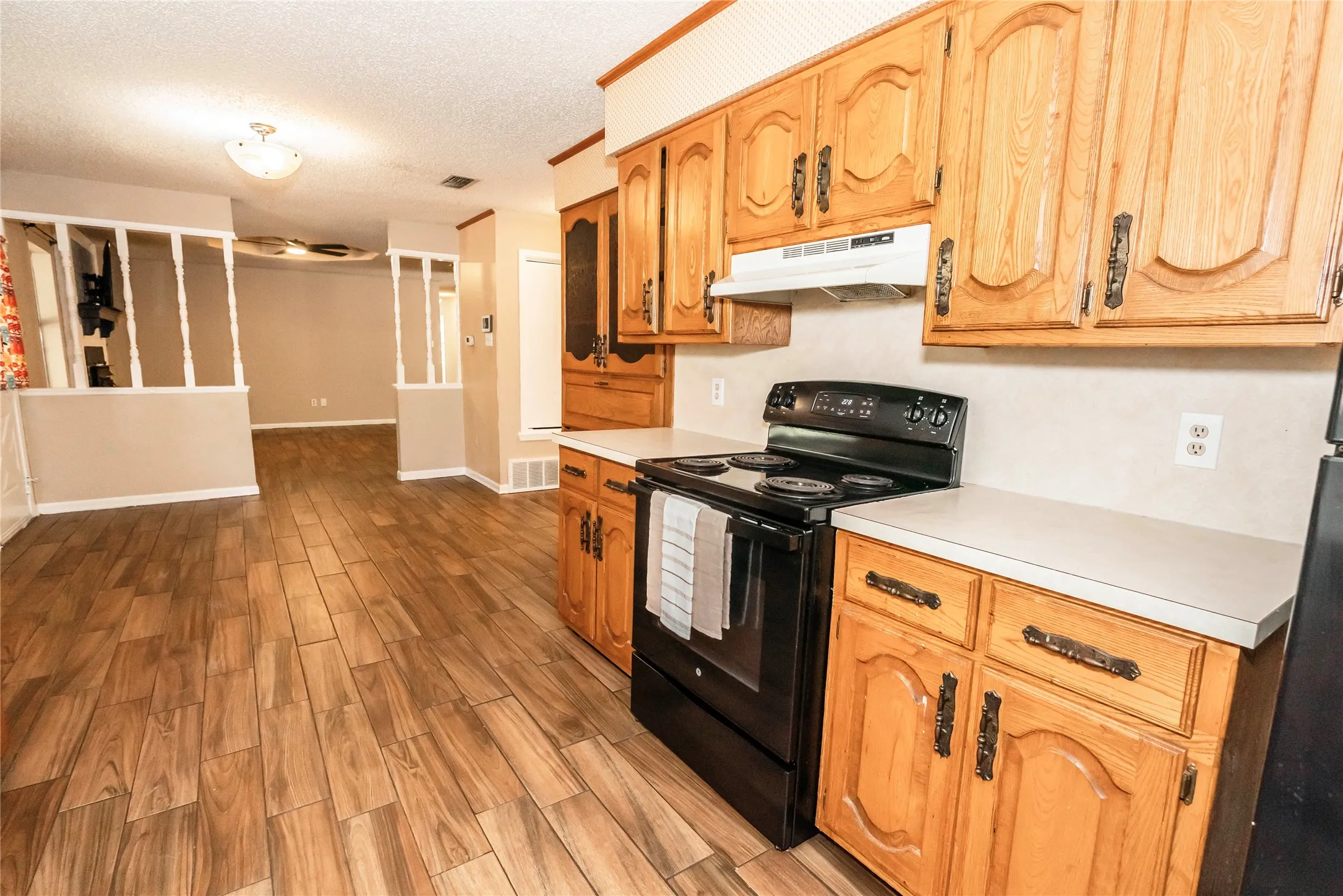 Single Family Residence For Sale in Montague County , 130 Acoma Drive, Nocona, Texas 76255, 3 Bedroom, 2 Bathroom, 2 Garage spaces, 1,819 Sqft, built in 1986, mls#21390258, Real Estate Agent in Nocona, Homes For Sale in Montague county, Homes For Sale in Nocona, Realtor in Nocona Texas, Real Estate Brokerage Independent Realty Texas, Luminita Cordes Realtor