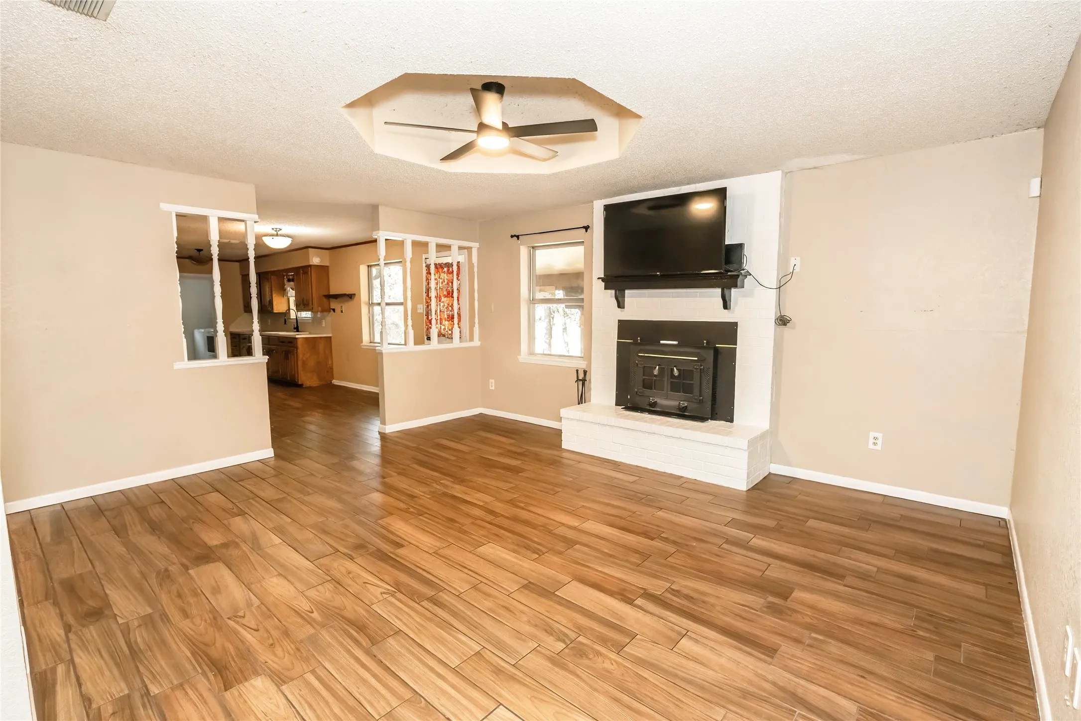 Single Family Residence For Sale in Montague County , 130 Acoma Drive, Nocona, Texas 76255, 3 Bedroom, 2 Bathroom, 2 Garage spaces, 1,819 Sqft, built in 1986, mls#21390258, Real Estate Agent in Nocona, Homes For Sale in Montague county, Homes For Sale in Nocona, Realtor in Nocona Texas, Real Estate Brokerage Independent Realty Texas, Luminita Cordes Realtor