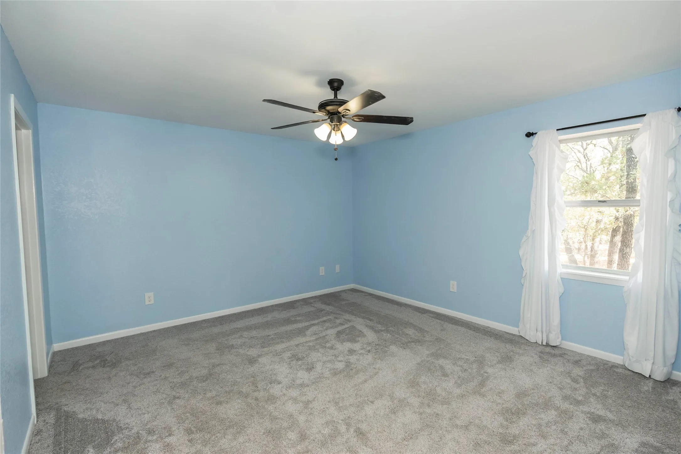 Single Family Residence For Sale in Montague County , 130 Acoma Drive, Nocona, Texas 76255, 3 Bedroom, 2 Bathroom, 2 Garage spaces, 1,819 Sqft, built in 1986, mls#21390258, Real Estate Agent in Nocona, Homes For Sale in Montague county, Homes For Sale in Nocona, Realtor in Nocona Texas, Real Estate Brokerage Independent Realty Texas, Luminita Cordes Realtor