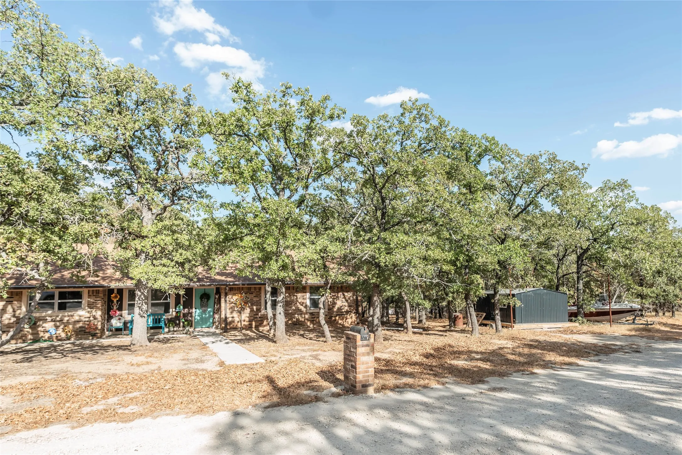 Single Family Residence For Sale in Montague County , 130 Acoma Drive, Nocona, Texas 76255, 3 Bedroom, 2 Bathroom, 2 Garage spaces, 1,819 Sqft, built in 1986, mls#21390258, Real Estate Agent in Nocona, Homes For Sale in Montague county, Homes For Sale in Nocona, Realtor in Nocona Texas, Real Estate Brokerage Independent Realty Texas, Luminita Cordes Realtor
