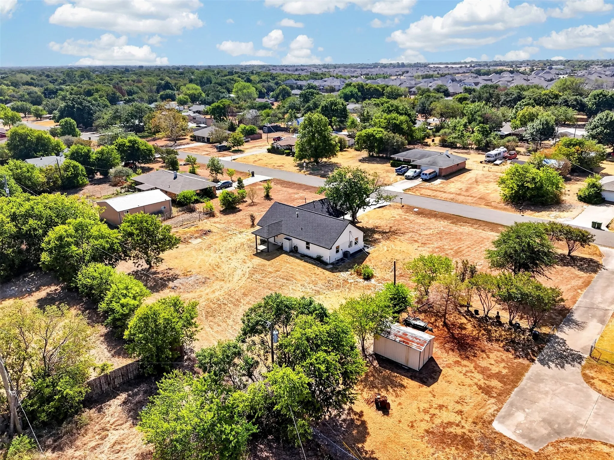 Single Family Residence For Sale in Ellis County , 112 Spring Circle, Red Oak, Texas 75154, 4 Bedroom, 2 Bathroom, Garage spaces, 1,564 Sqft, built in 1979, mls#21388975, Real Estate Agent in Red Oak, Homes For Sale in Ellis county, Homes For Sale in Red Oak, Realtor in Red Oak Texas, Real Estate Brokerage Independent Realty Texas, Luminita Cordes Realtor