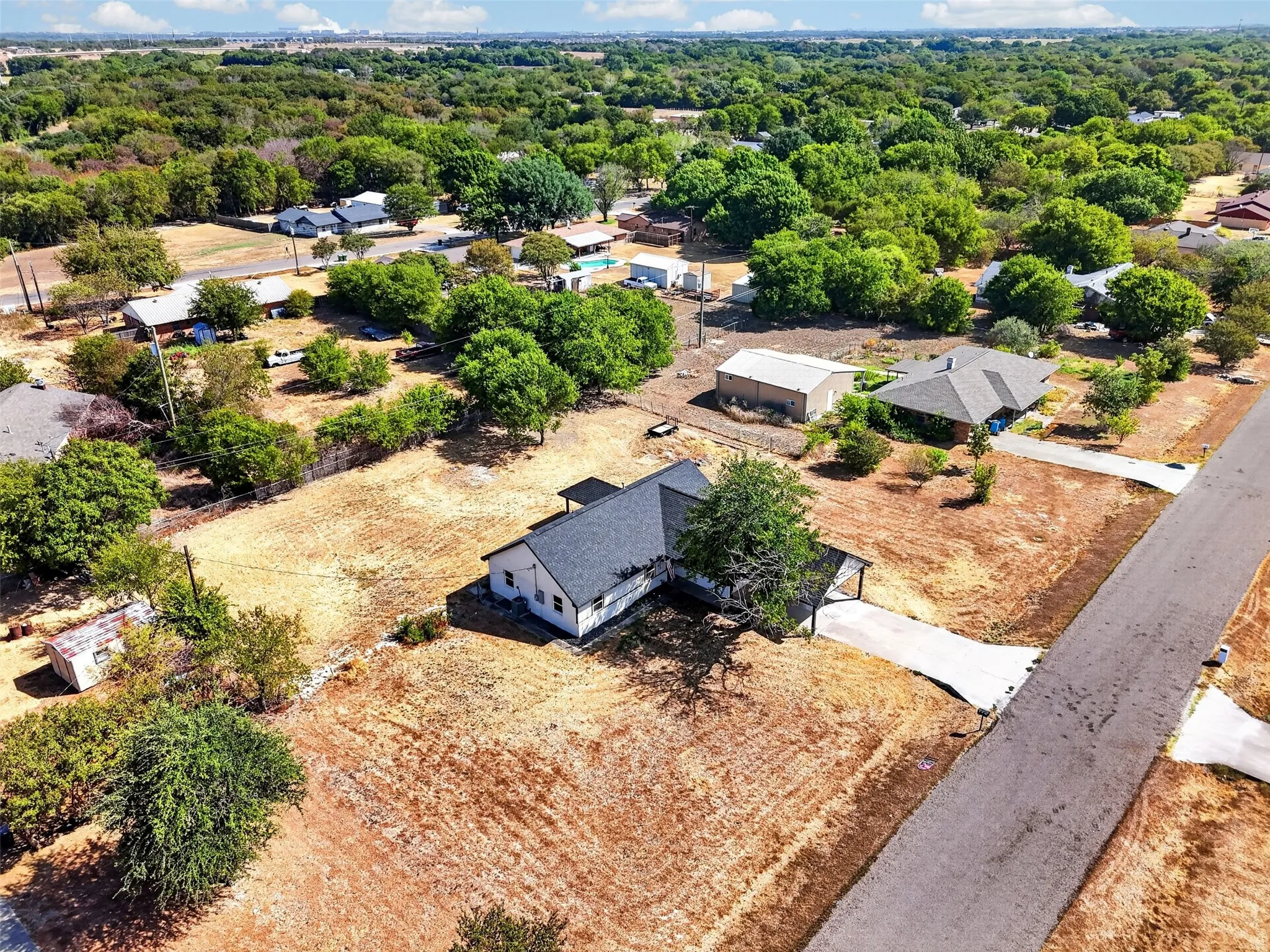 Single Family Residence For Sale in Ellis County , 112 Spring Circle, Red Oak, Texas 75154, 4 Bedroom, 2 Bathroom, Garage spaces, 1,564 Sqft, built in 1979, mls#21388975, Real Estate Agent in Red Oak, Homes For Sale in Ellis county, Homes For Sale in Red Oak, Realtor in Red Oak Texas, Real Estate Brokerage Independent Realty Texas, Luminita Cordes Realtor
