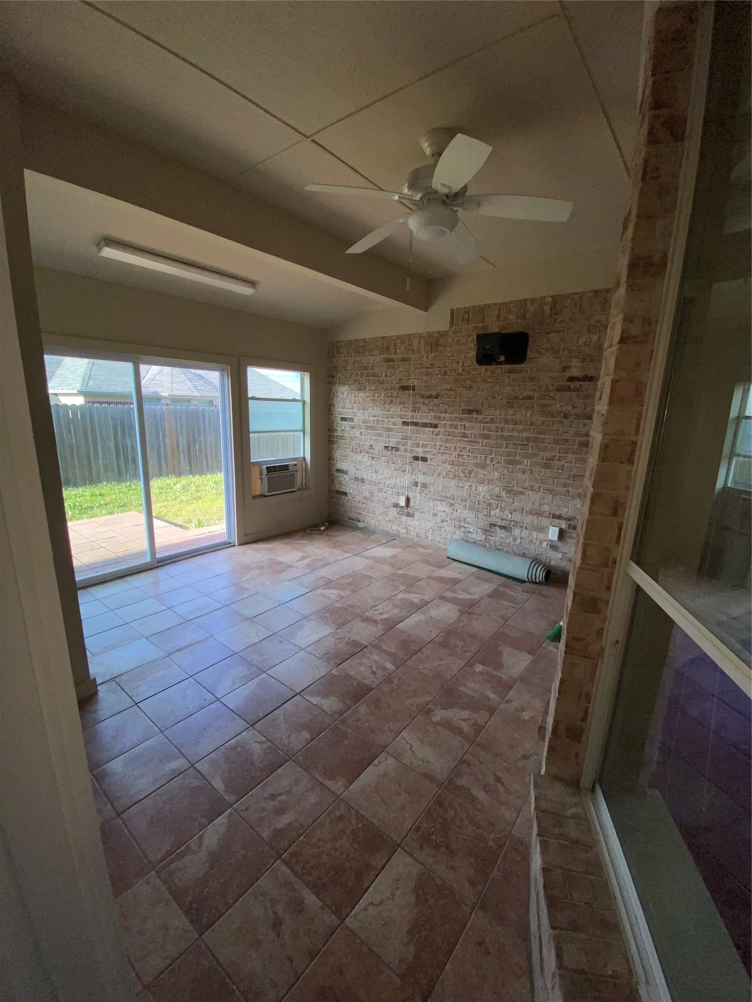 Single Family Residence For Rent in Dallas County , 10045 Bluewater Terrace, Irving, Texas 75063, 5 Bedroom, 5 Bathroom, 2 Garage spaces, 3,451 Sqft, built in 2005, mls#21390296, Real Estate Agent in Irving, Homes For Rent in Dallas county, Homes For Rent in Irving, Realtor in Irving Texas, Real Estate Brokerage Independent Realty Texas, Luminita Cordes Realtor
