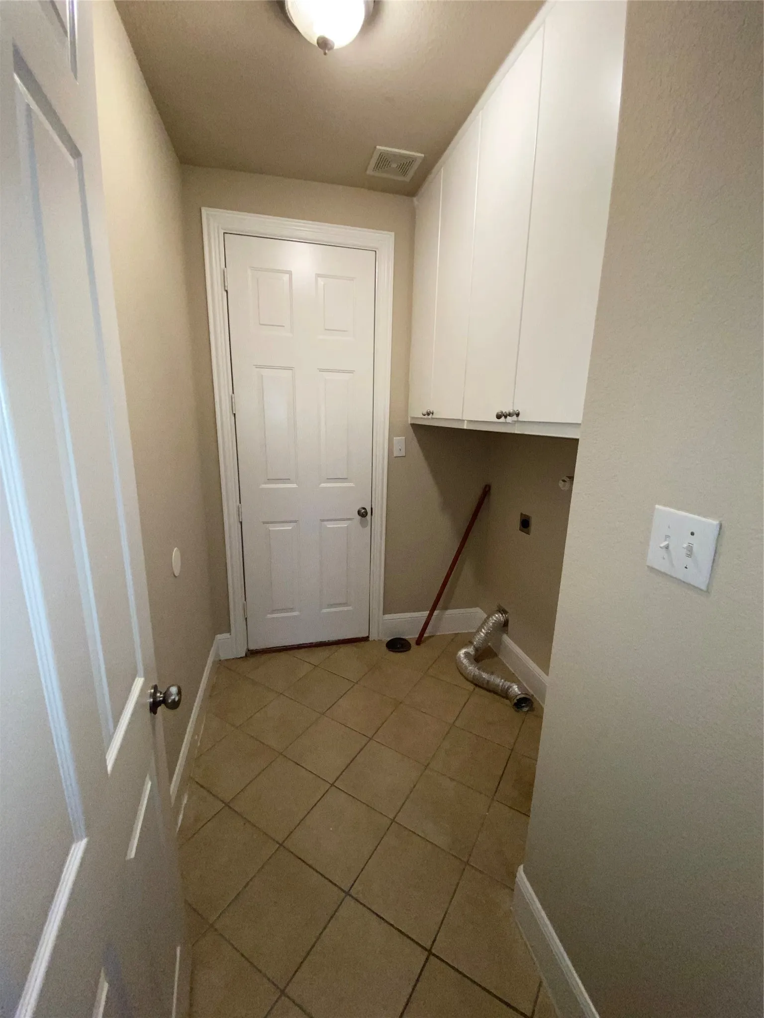 Single Family Residence For Rent in Dallas County , 10045 Bluewater Terrace, Irving, Texas 75063, 5 Bedroom, 5 Bathroom, 2 Garage spaces, 3,451 Sqft, built in 2005, mls#21390296, Real Estate Agent in Irving, Homes For Rent in Dallas county, Homes For Rent in Irving, Realtor in Irving Texas, Real Estate Brokerage Independent Realty Texas, Luminita Cordes Realtor