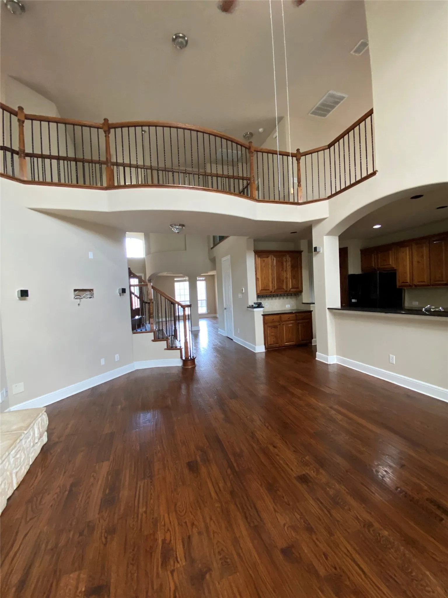 Single Family Residence For Rent in Dallas County , 10045 Bluewater Terrace, Irving, Texas 75063, 5 Bedroom, 5 Bathroom, 2 Garage spaces, 3,451 Sqft, built in 2005, mls#21390296, Real Estate Agent in Irving, Homes For Rent in Dallas county, Homes For Rent in Irving, Realtor in Irving Texas, Real Estate Brokerage Independent Realty Texas, Luminita Cordes Realtor