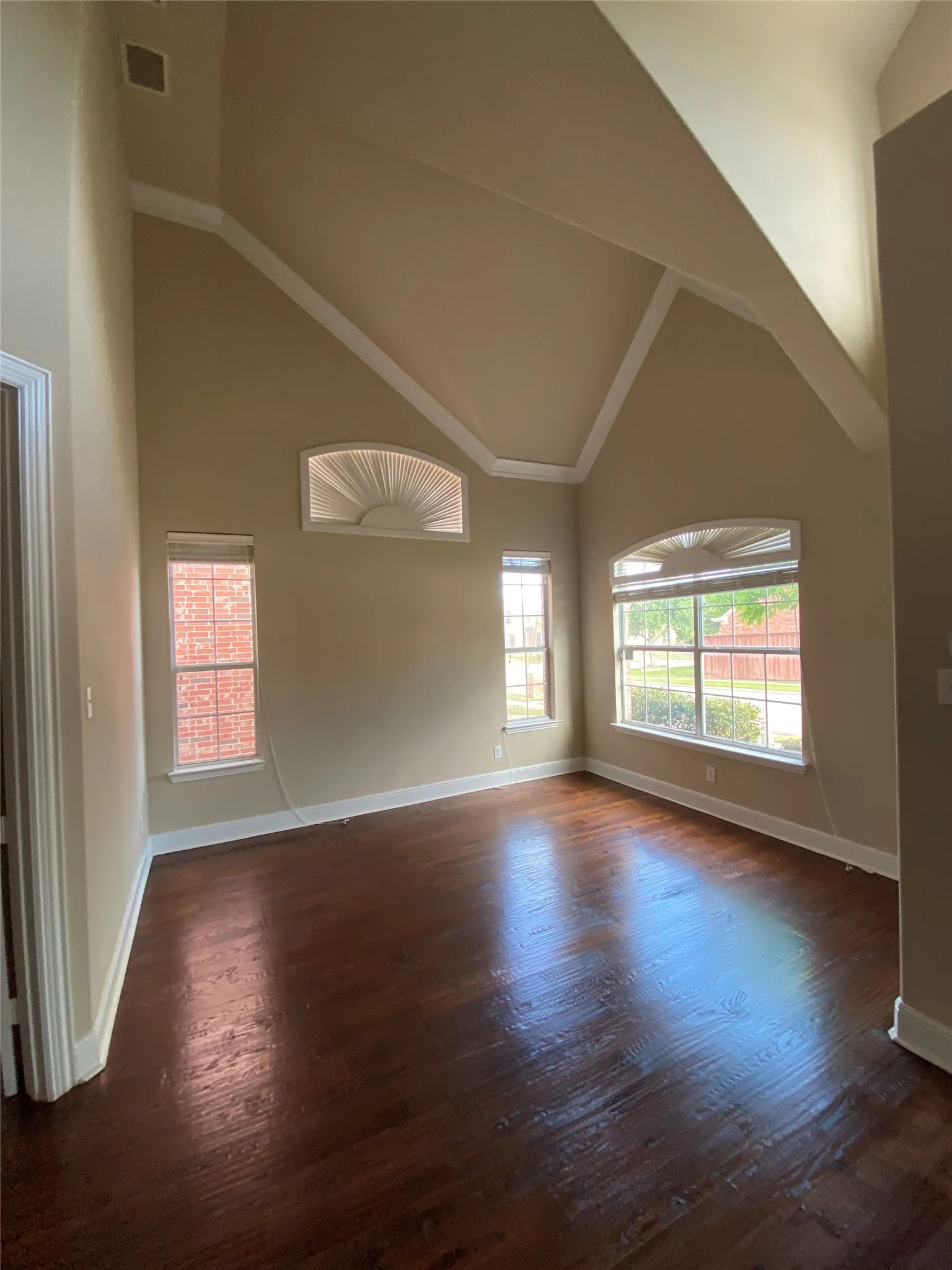 Single Family Residence For Rent in Dallas County , 10045 Bluewater Terrace, Irving, Texas 75063, 5 Bedroom, 5 Bathroom, 2 Garage spaces, 3,451 Sqft, built in 2005, mls#21390296, Real Estate Agent in Irving, Homes For Rent in Dallas county, Homes For Rent in Irving, Realtor in Irving Texas, Real Estate Brokerage Independent Realty Texas, Luminita Cordes Realtor