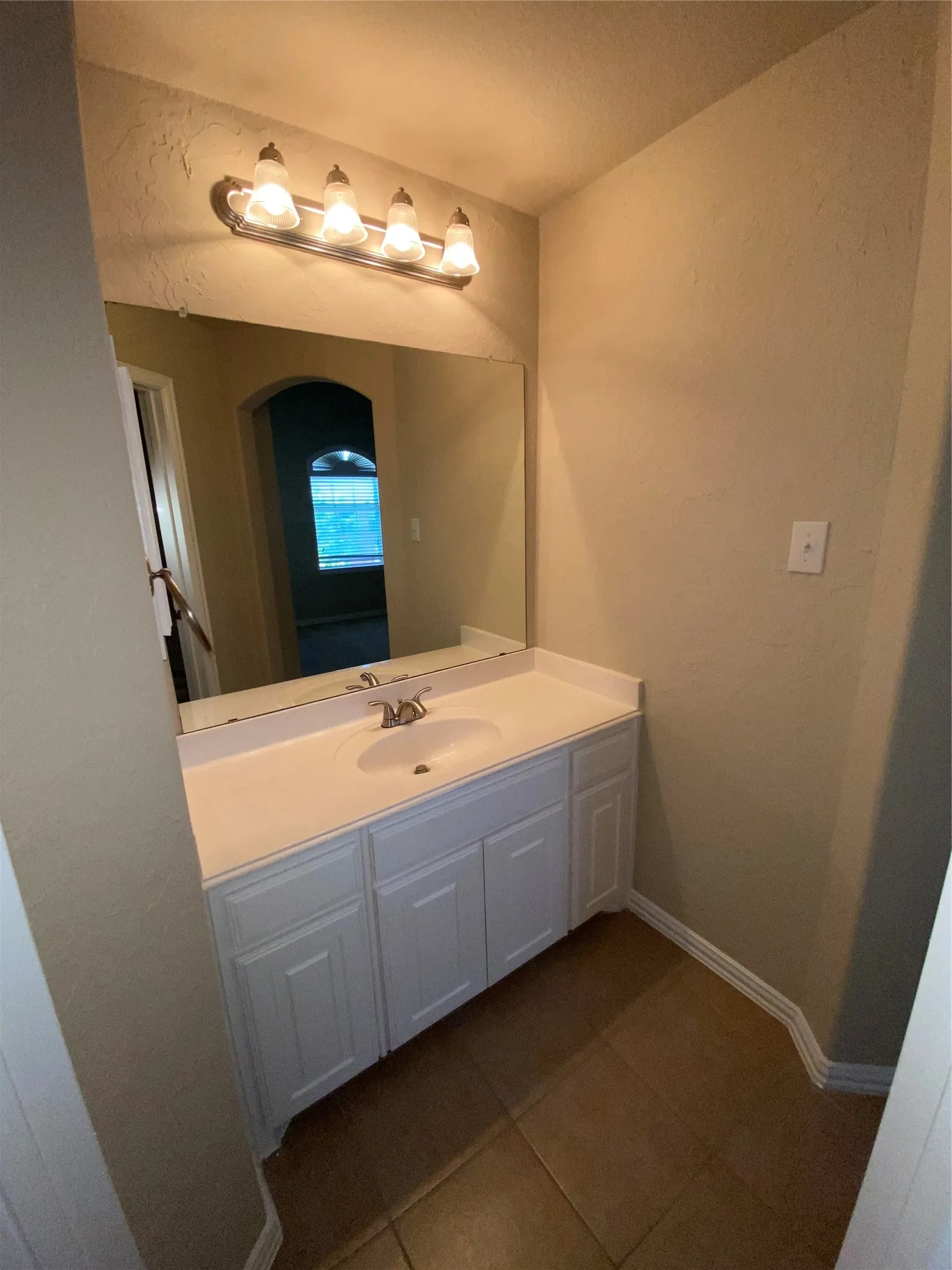 Single Family Residence For Rent in Dallas County , 10045 Bluewater Terrace, Irving, Texas 75063, 5 Bedroom, 5 Bathroom, 2 Garage spaces, 3,451 Sqft, built in 2005, mls#21390296, Real Estate Agent in Irving, Homes For Rent in Dallas county, Homes For Rent in Irving, Realtor in Irving Texas, Real Estate Brokerage Independent Realty Texas, Luminita Cordes Realtor