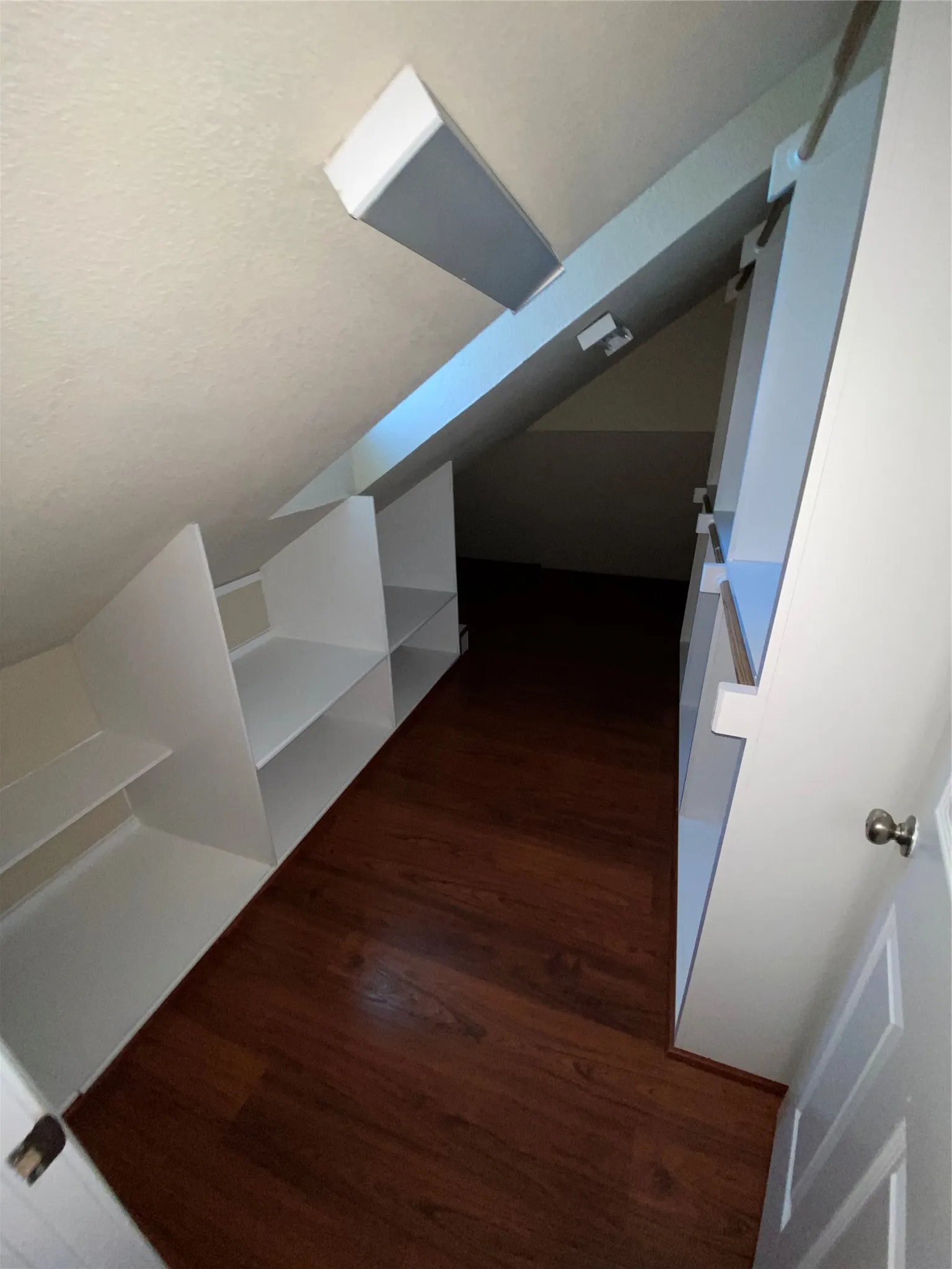 Single Family Residence For Rent in Dallas County , 10045 Bluewater Terrace, Irving, Texas 75063, 5 Bedroom, 5 Bathroom, 2 Garage spaces, 3,451 Sqft, built in 2005, mls#21390296, Real Estate Agent in Irving, Homes For Rent in Dallas county, Homes For Rent in Irving, Realtor in Irving Texas, Real Estate Brokerage Independent Realty Texas, Luminita Cordes Realtor