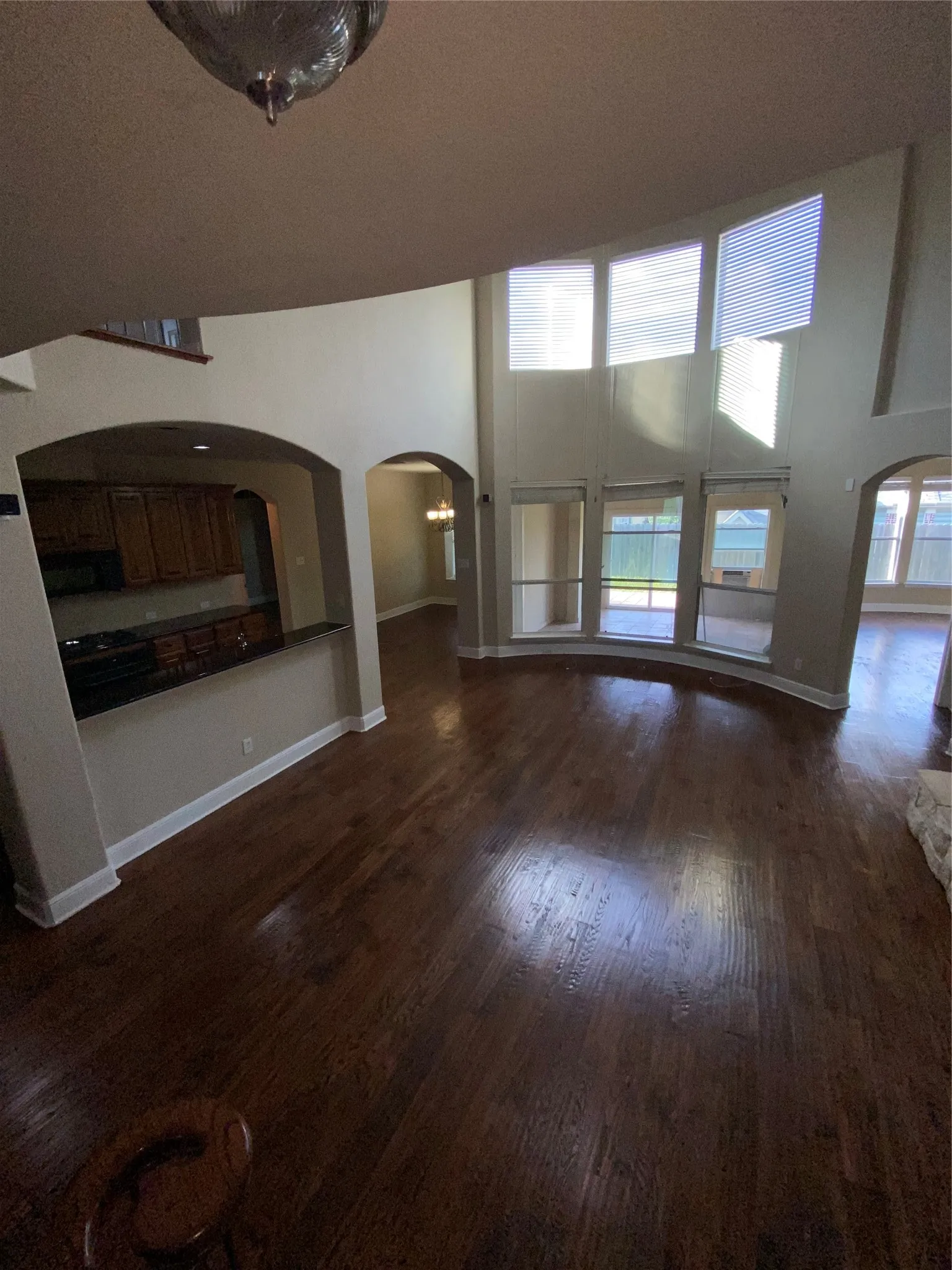 Single Family Residence For Rent in Dallas County , 10045 Bluewater Terrace, Irving, Texas 75063, 5 Bedroom, 5 Bathroom, 2 Garage spaces, 3,451 Sqft, built in 2005, mls#21390296, Real Estate Agent in Irving, Homes For Rent in Dallas county, Homes For Rent in Irving, Realtor in Irving Texas, Real Estate Brokerage Independent Realty Texas, Luminita Cordes Realtor