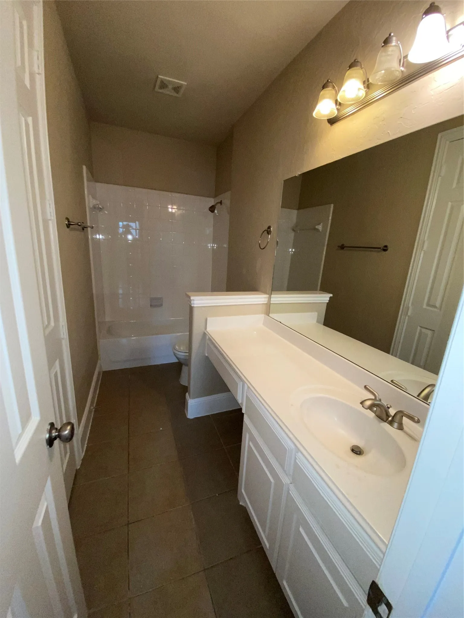 Single Family Residence For Rent in Dallas County , 10045 Bluewater Terrace, Irving, Texas 75063, 5 Bedroom, 5 Bathroom, 2 Garage spaces, 3,451 Sqft, built in 2005, mls#21390296, Real Estate Agent in Irving, Homes For Rent in Dallas county, Homes For Rent in Irving, Realtor in Irving Texas, Real Estate Brokerage Independent Realty Texas, Luminita Cordes Realtor