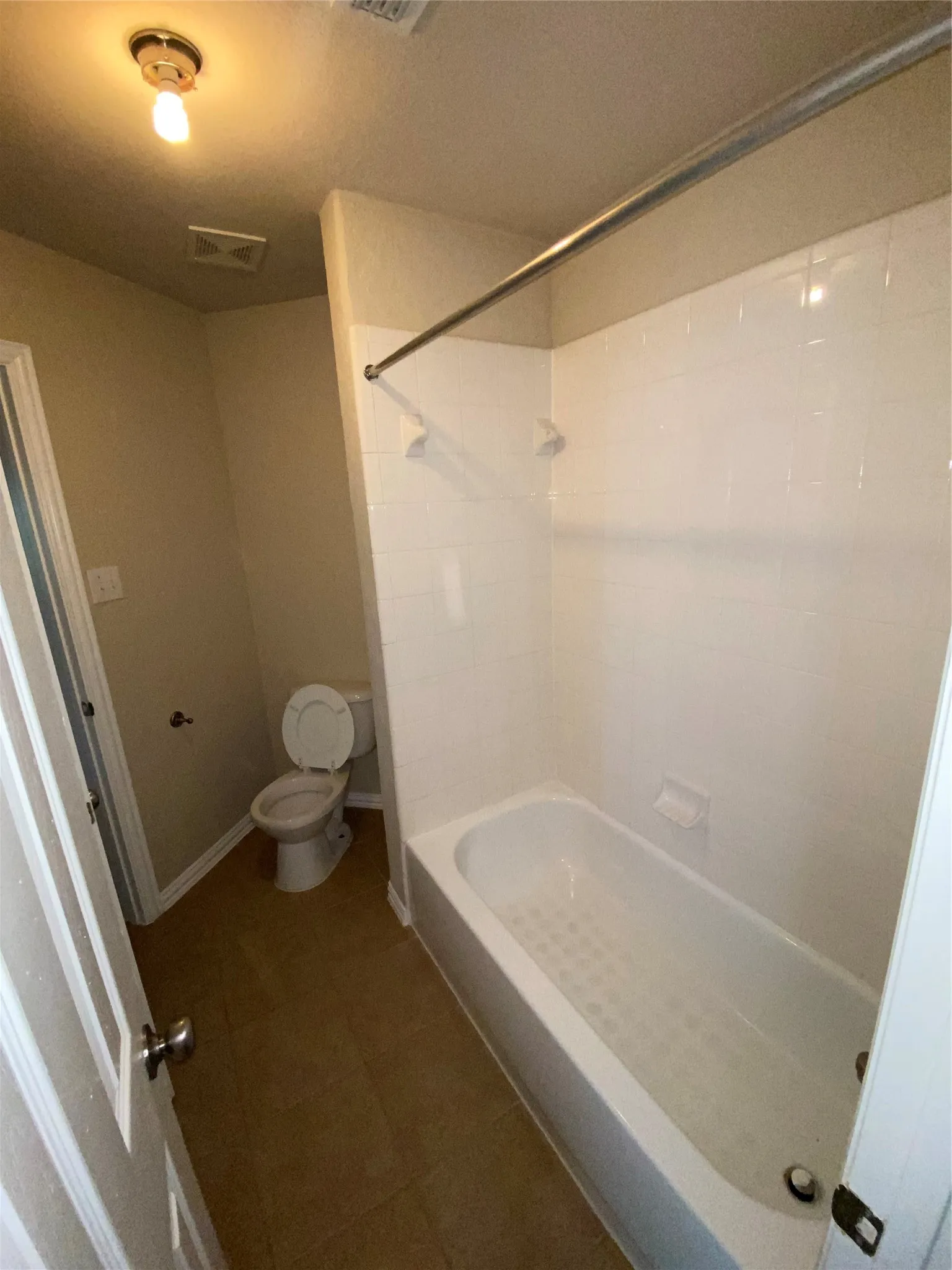 Single Family Residence For Rent in Dallas County , 10045 Bluewater Terrace, Irving, Texas 75063, 5 Bedroom, 5 Bathroom, 2 Garage spaces, 3,451 Sqft, built in 2005, mls#21390296, Real Estate Agent in Irving, Homes For Rent in Dallas county, Homes For Rent in Irving, Realtor in Irving Texas, Real Estate Brokerage Independent Realty Texas, Luminita Cordes Realtor
