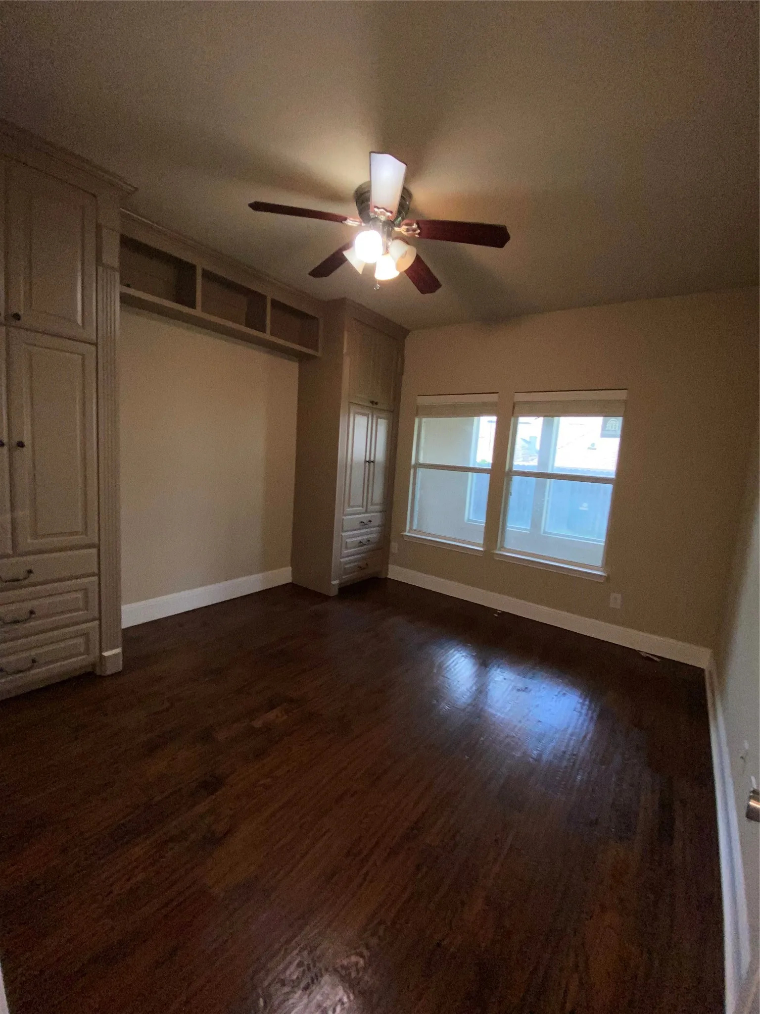 Single Family Residence For Rent in Dallas County , 10045 Bluewater Terrace, Irving, Texas 75063, 5 Bedroom, 5 Bathroom, 2 Garage spaces, 3,451 Sqft, built in 2005, mls#21390296, Real Estate Agent in Irving, Homes For Rent in Dallas county, Homes For Rent in Irving, Realtor in Irving Texas, Real Estate Brokerage Independent Realty Texas, Luminita Cordes Realtor