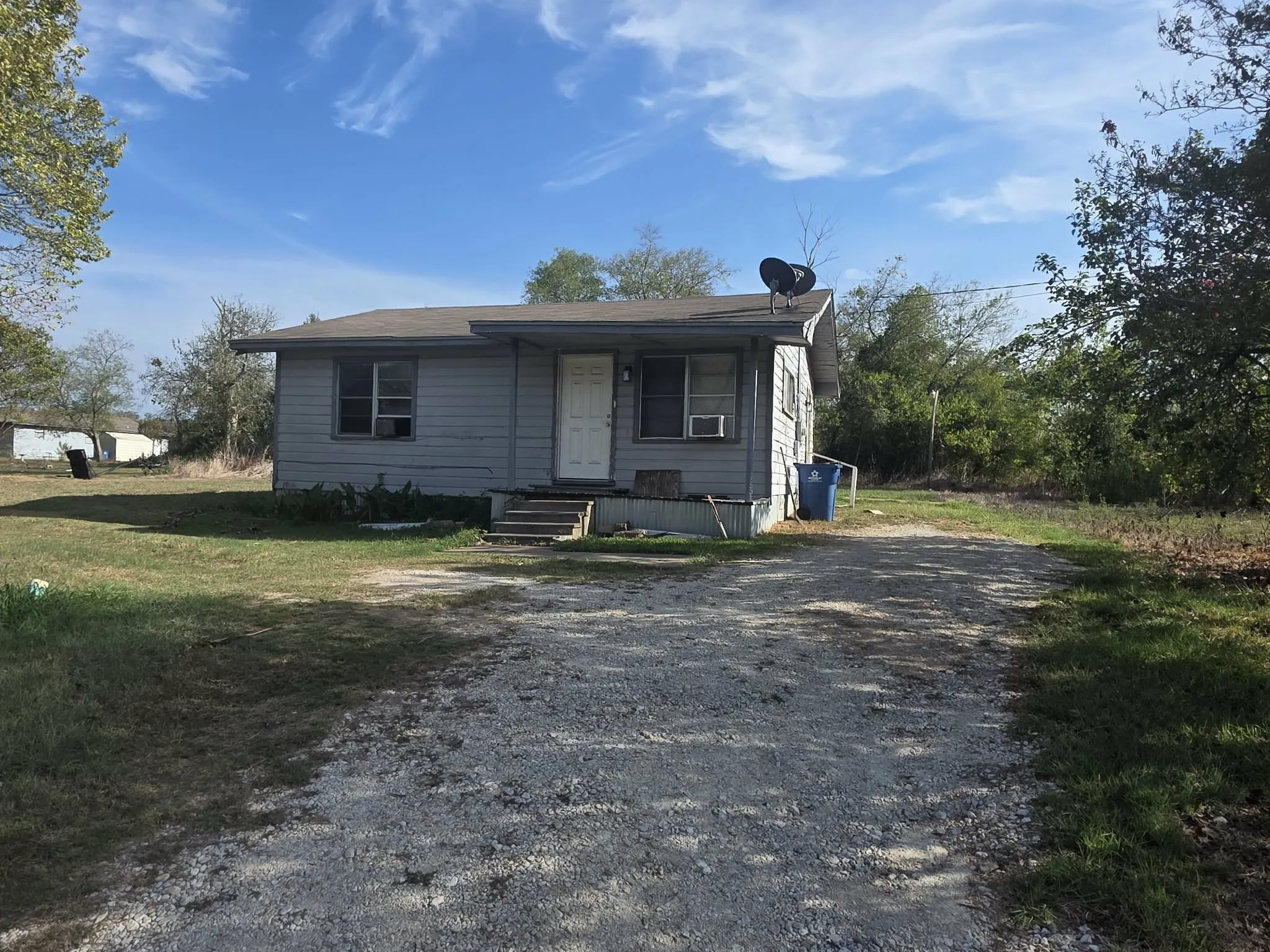 Single Family Residence For Sale in Limestone County , 1218 E Milam Street, Mexia, Texas 76667, 2 Bedroom, 1 Bathroom, Garage spaces, 780 Sqft, built in 1961, mls#21387285, Real Estate Agent in Mexia, Homes For Sale in Limestone county, Homes For Sale in Mexia, Realtor in Mexia Texas, Real Estate Brokerage Independent Realty Texas, Luminita Cordes Realtor