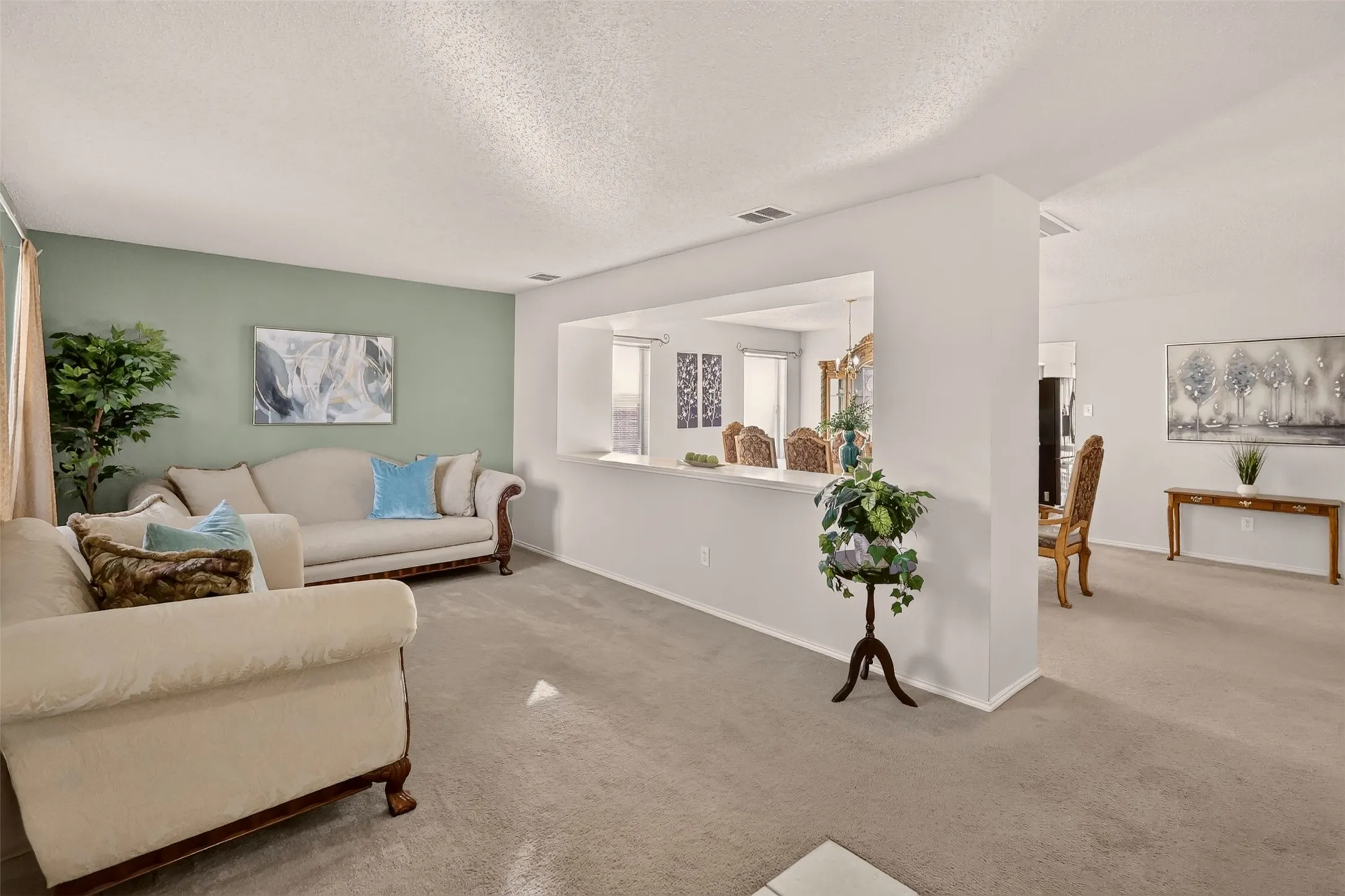 Single Family Residence For Sale in Tarrant County , 4721 Sleepy Ridge Circle, Fort Worth, Texas 76133, 4 Bedroom, 3 Bathroom, 2 Garage spaces, 3,171 Sqft, built in 2001, mls#21390256, Real Estate Agent in Fort Worth, Homes For Sale in Tarrant county, Homes For Sale in Fort Worth, Realtor in Fort Worth Texas, Real Estate Brokerage Independent Realty Texas, Luminita Cordes Realtor