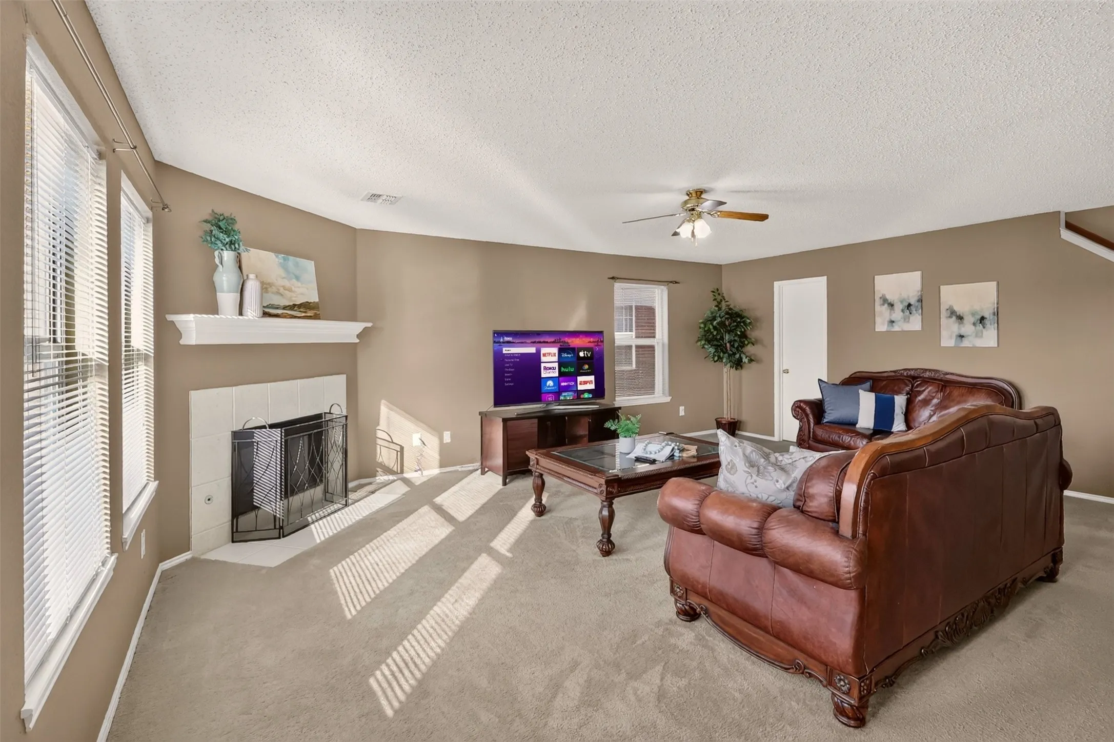 Single Family Residence For Sale in Tarrant County , 4721 Sleepy Ridge Circle, Fort Worth, Texas 76133, 4 Bedroom, 3 Bathroom, 2 Garage spaces, 3,171 Sqft, built in 2001, mls#21390256, Real Estate Agent in Fort Worth, Homes For Sale in Tarrant county, Homes For Sale in Fort Worth, Realtor in Fort Worth Texas, Real Estate Brokerage Independent Realty Texas, Luminita Cordes Realtor