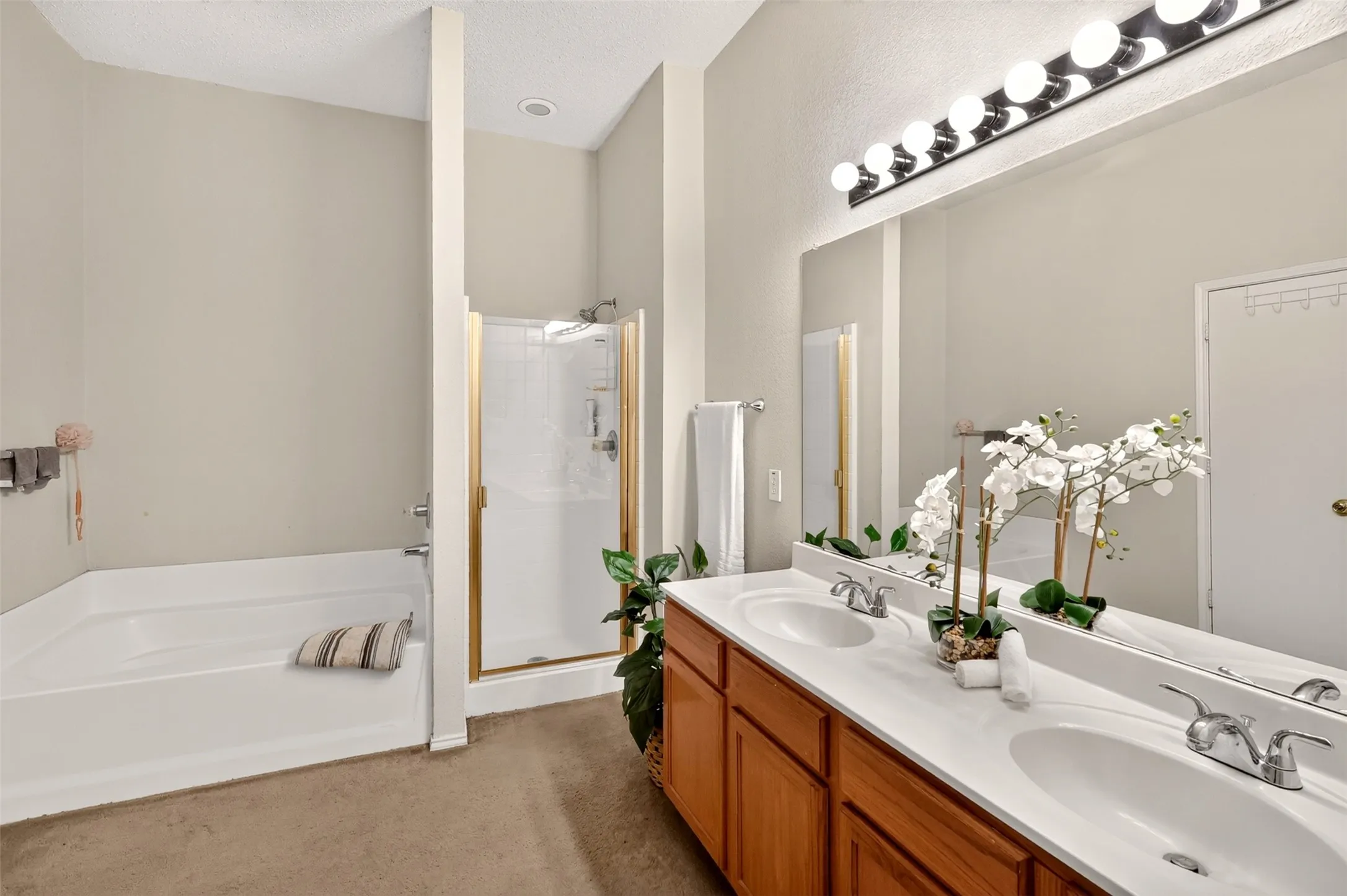 Single Family Residence For Sale in Tarrant County , 4721 Sleepy Ridge Circle, Fort Worth, Texas 76133, 4 Bedroom, 3 Bathroom, 2 Garage spaces, 3,171 Sqft, built in 2001, mls#21390256, Real Estate Agent in Fort Worth, Homes For Sale in Tarrant county, Homes For Sale in Fort Worth, Realtor in Fort Worth Texas, Real Estate Brokerage Independent Realty Texas, Luminita Cordes Realtor