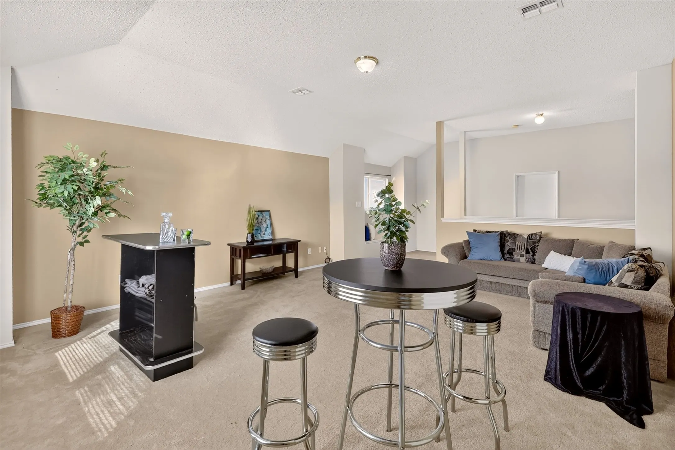 Single Family Residence For Sale in Tarrant County , 4721 Sleepy Ridge Circle, Fort Worth, Texas 76133, 4 Bedroom, 3 Bathroom, 2 Garage spaces, 3,171 Sqft, built in 2001, mls#21390256, Real Estate Agent in Fort Worth, Homes For Sale in Tarrant county, Homes For Sale in Fort Worth, Realtor in Fort Worth Texas, Real Estate Brokerage Independent Realty Texas, Luminita Cordes Realtor