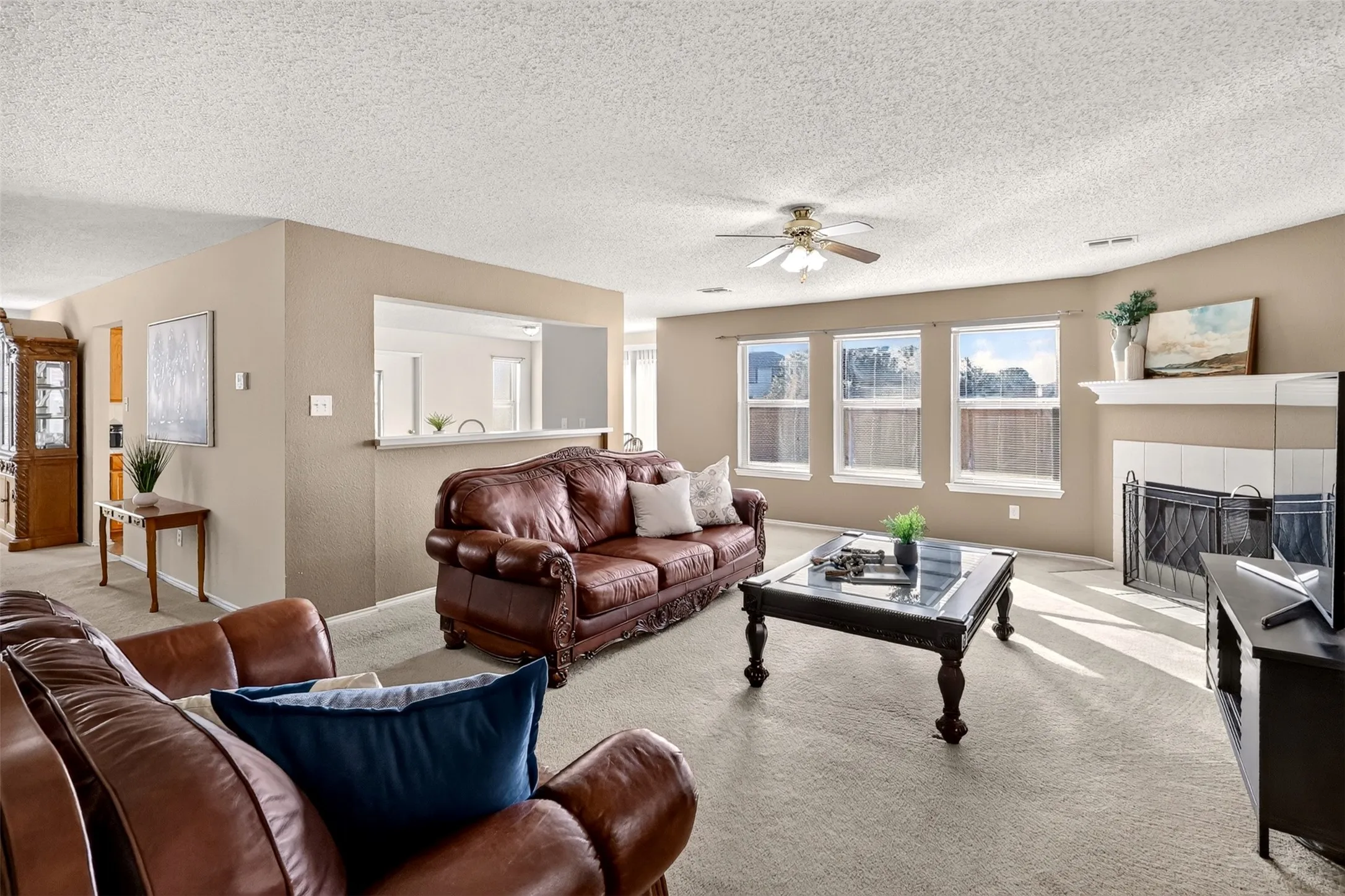 Single Family Residence For Sale in Tarrant County , 4721 Sleepy Ridge Circle, Fort Worth, Texas 76133, 4 Bedroom, 3 Bathroom, 2 Garage spaces, 3,171 Sqft, built in 2001, mls#21390256, Real Estate Agent in Fort Worth, Homes For Sale in Tarrant county, Homes For Sale in Fort Worth, Realtor in Fort Worth Texas, Real Estate Brokerage Independent Realty Texas, Luminita Cordes Realtor