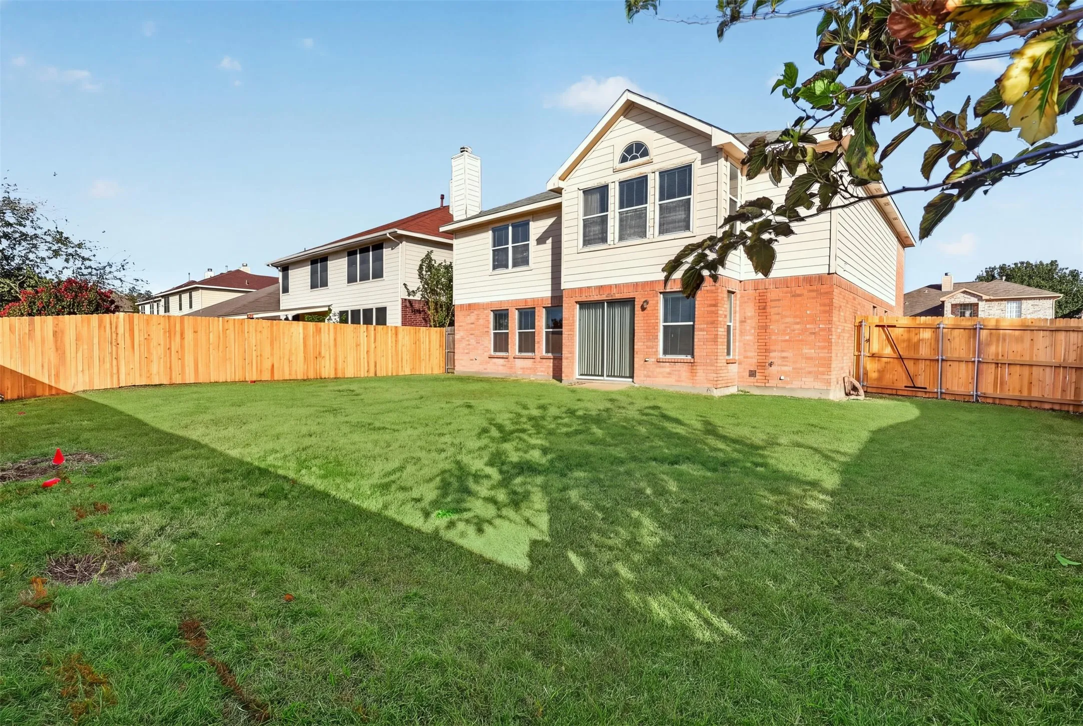 Single Family Residence For Sale in Tarrant County , 4721 Sleepy Ridge Circle, Fort Worth, Texas 76133, 4 Bedroom, 3 Bathroom, 2 Garage spaces, 3,171 Sqft, built in 2001, mls#21390256, Real Estate Agent in Fort Worth, Homes For Sale in Tarrant county, Homes For Sale in Fort Worth, Realtor in Fort Worth Texas, Real Estate Brokerage Independent Realty Texas, Luminita Cordes Realtor