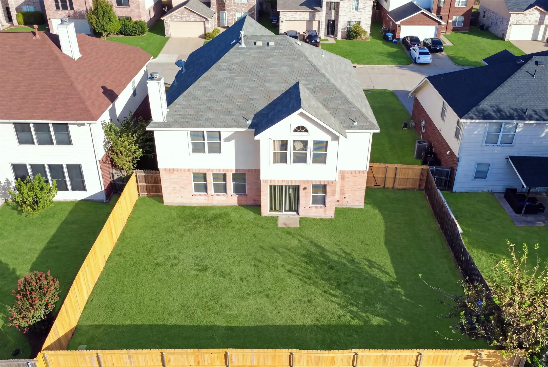 Single Family Residence For Sale in Tarrant County , 4721 Sleepy Ridge Circle, Fort Worth, Texas 76133, 4 Bedroom, 3 Bathroom, 2 Garage spaces, 3,171 Sqft, built in 2001, mls#21390256, Real Estate Agent in Fort Worth, Homes For Sale in Tarrant county, Homes For Sale in Fort Worth, Realtor in Fort Worth Texas, Real Estate Brokerage Independent Realty Texas, Luminita Cordes Realtor