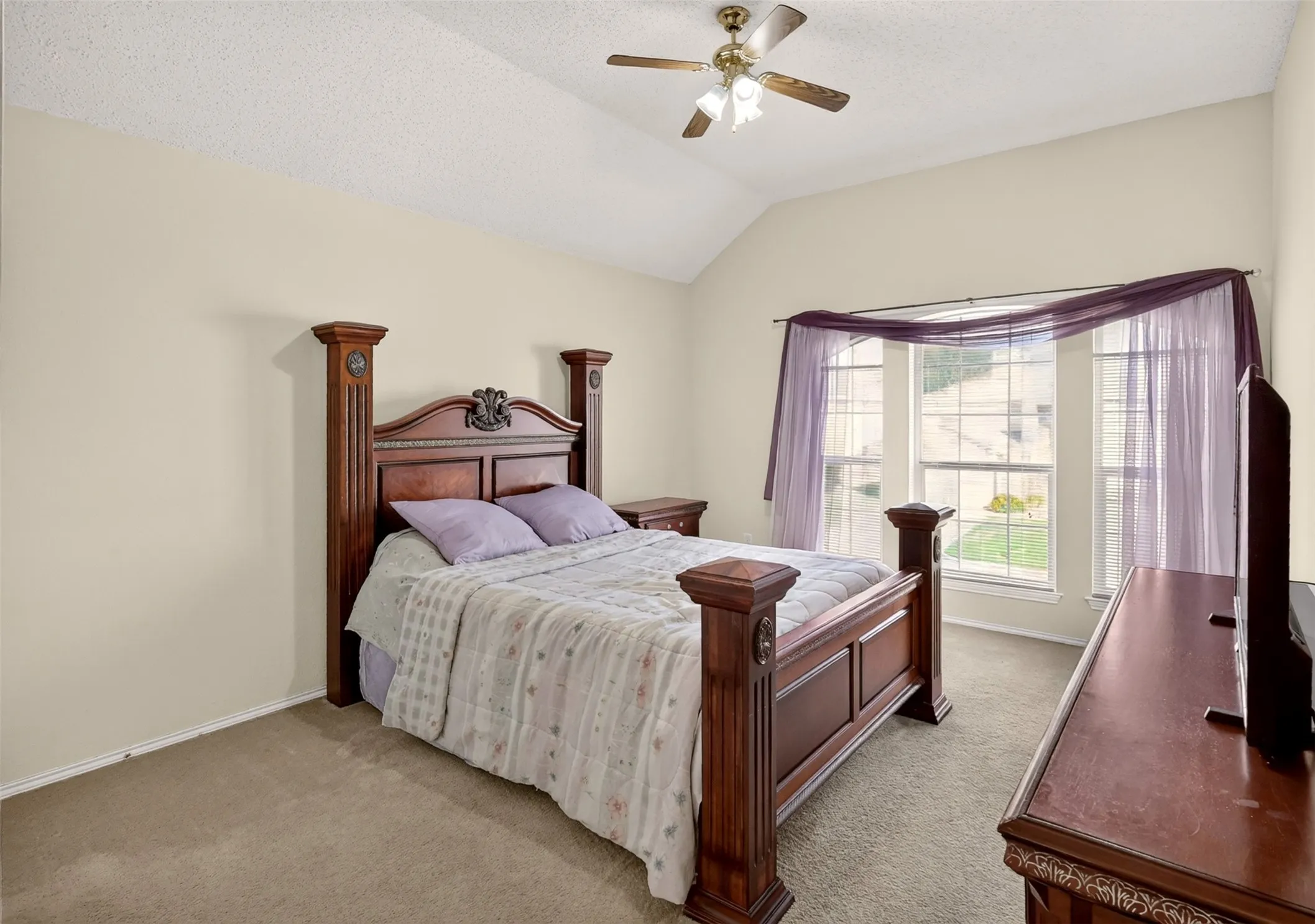 Single Family Residence For Sale in Tarrant County , 4721 Sleepy Ridge Circle, Fort Worth, Texas 76133, 4 Bedroom, 3 Bathroom, 2 Garage spaces, 3,171 Sqft, built in 2001, mls#21390256, Real Estate Agent in Fort Worth, Homes For Sale in Tarrant county, Homes For Sale in Fort Worth, Realtor in Fort Worth Texas, Real Estate Brokerage Independent Realty Texas, Luminita Cordes Realtor