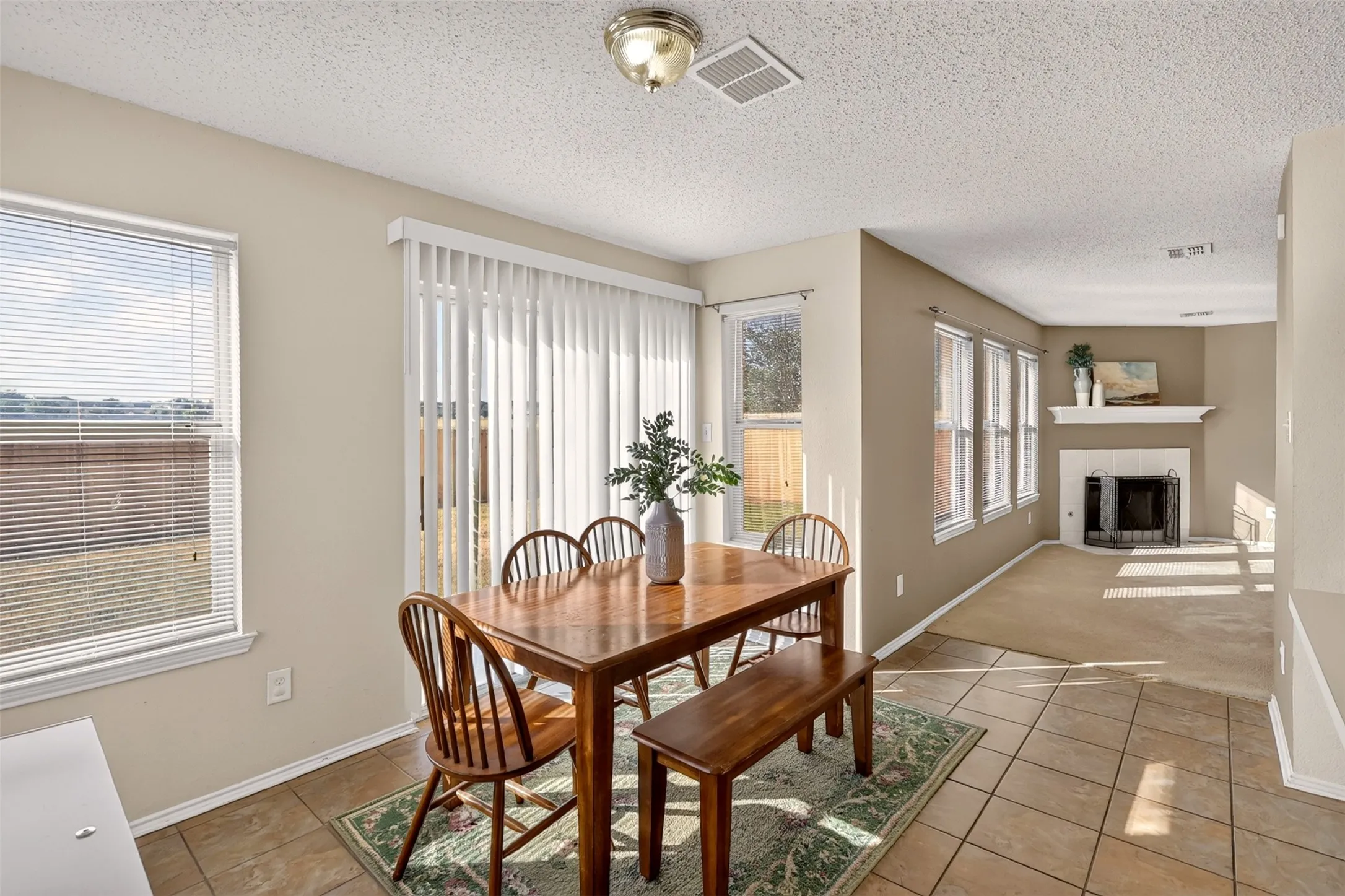 Single Family Residence For Sale in Tarrant County , 4721 Sleepy Ridge Circle, Fort Worth, Texas 76133, 4 Bedroom, 3 Bathroom, 2 Garage spaces, 3,171 Sqft, built in 2001, mls#21390256, Real Estate Agent in Fort Worth, Homes For Sale in Tarrant county, Homes For Sale in Fort Worth, Realtor in Fort Worth Texas, Real Estate Brokerage Independent Realty Texas, Luminita Cordes Realtor