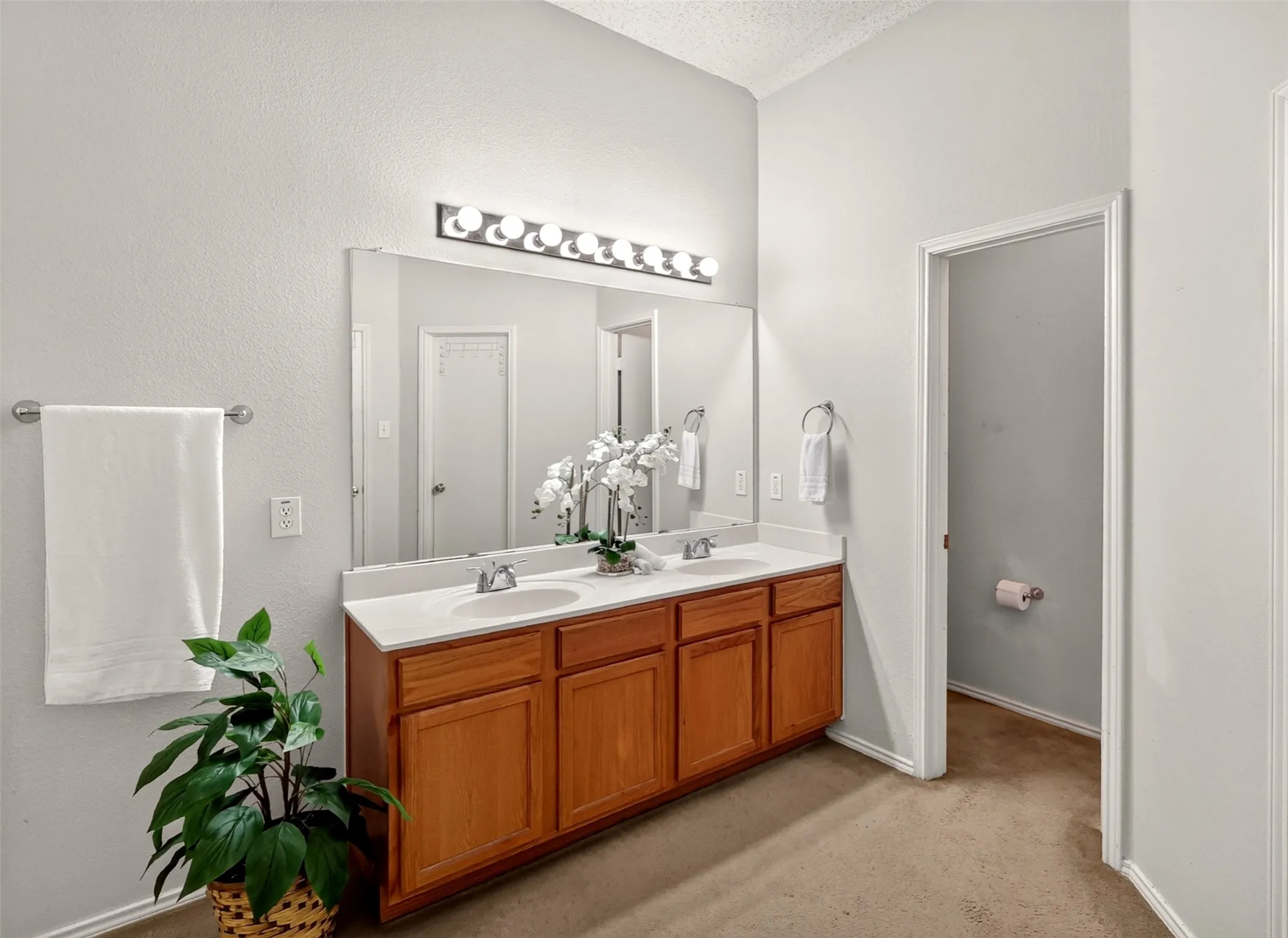 Single Family Residence For Sale in Tarrant County , 4721 Sleepy Ridge Circle, Fort Worth, Texas 76133, 4 Bedroom, 3 Bathroom, 2 Garage spaces, 3,171 Sqft, built in 2001, mls#21390256, Real Estate Agent in Fort Worth, Homes For Sale in Tarrant county, Homes For Sale in Fort Worth, Realtor in Fort Worth Texas, Real Estate Brokerage Independent Realty Texas, Luminita Cordes Realtor