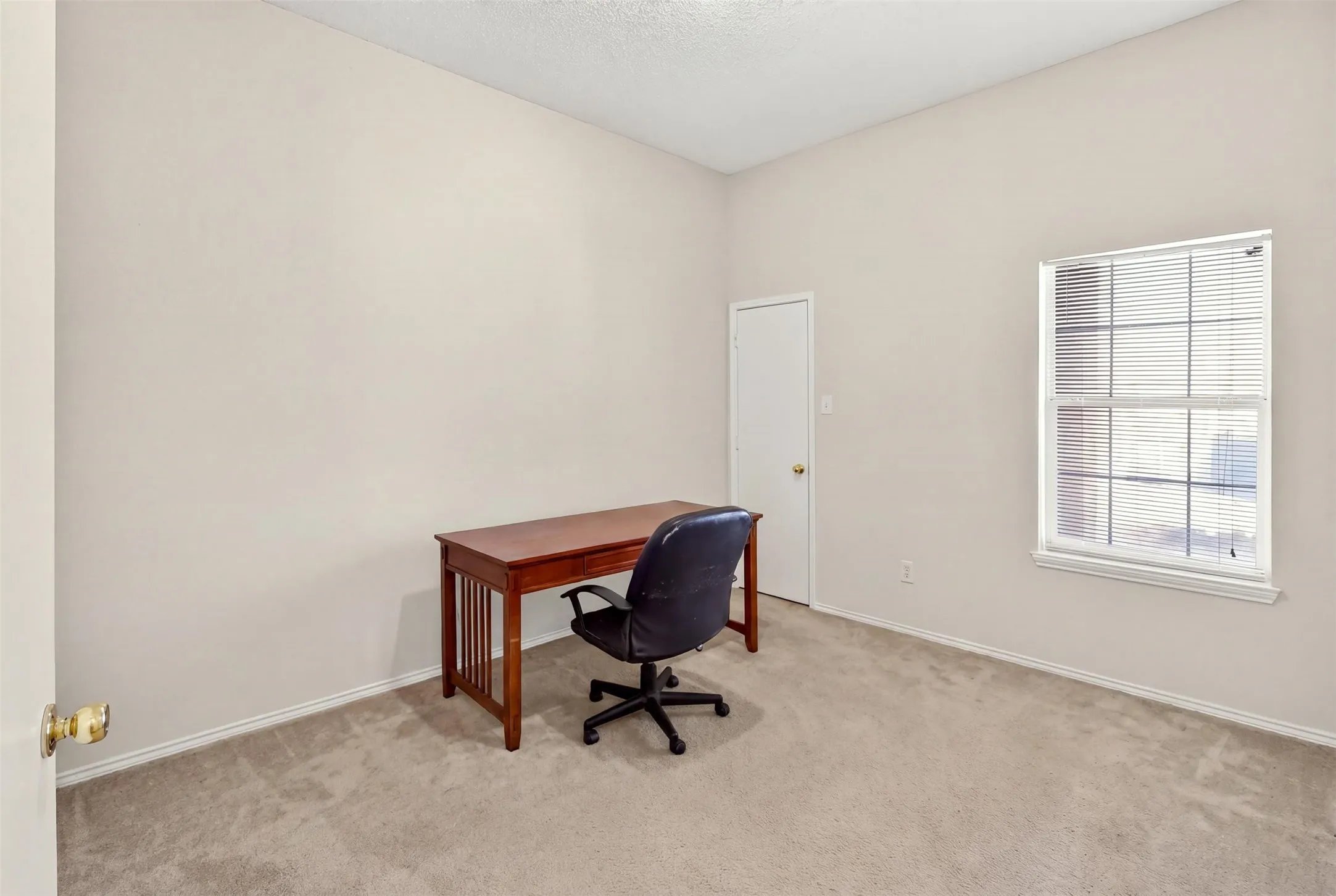 Single Family Residence For Sale in Tarrant County , 4721 Sleepy Ridge Circle, Fort Worth, Texas 76133, 4 Bedroom, 3 Bathroom, 2 Garage spaces, 3,171 Sqft, built in 2001, mls#21390256, Real Estate Agent in Fort Worth, Homes For Sale in Tarrant county, Homes For Sale in Fort Worth, Realtor in Fort Worth Texas, Real Estate Brokerage Independent Realty Texas, Luminita Cordes Realtor