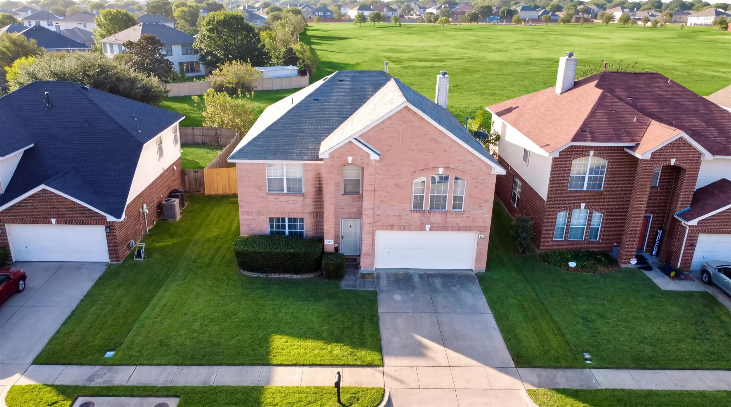 Single Family Residence For Sale in Tarrant County , 4721 Sleepy Ridge Circle, Fort Worth, Texas 76133, 4 Bedroom, 3 Bathroom, 2 Garage spaces, 3,171 Sqft, built in 2001, mls#21390256, Real Estate Agent in Fort Worth, Homes For Sale in Tarrant county, Homes For Sale in Fort Worth, Realtor in Fort Worth Texas, Real Estate Brokerage Independent Realty Texas, Luminita Cordes Realtor