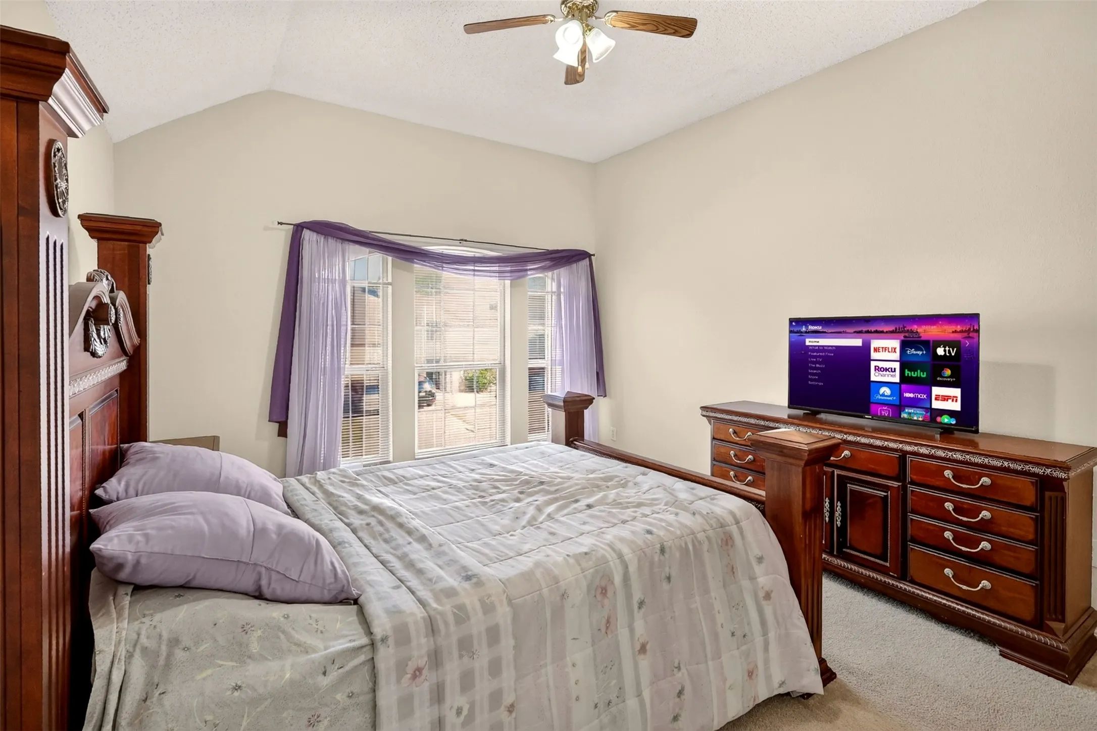 Single Family Residence For Sale in Tarrant County , 4721 Sleepy Ridge Circle, Fort Worth, Texas 76133, 4 Bedroom, 3 Bathroom, 2 Garage spaces, 3,171 Sqft, built in 2001, mls#21390256, Real Estate Agent in Fort Worth, Homes For Sale in Tarrant county, Homes For Sale in Fort Worth, Realtor in Fort Worth Texas, Real Estate Brokerage Independent Realty Texas, Luminita Cordes Realtor