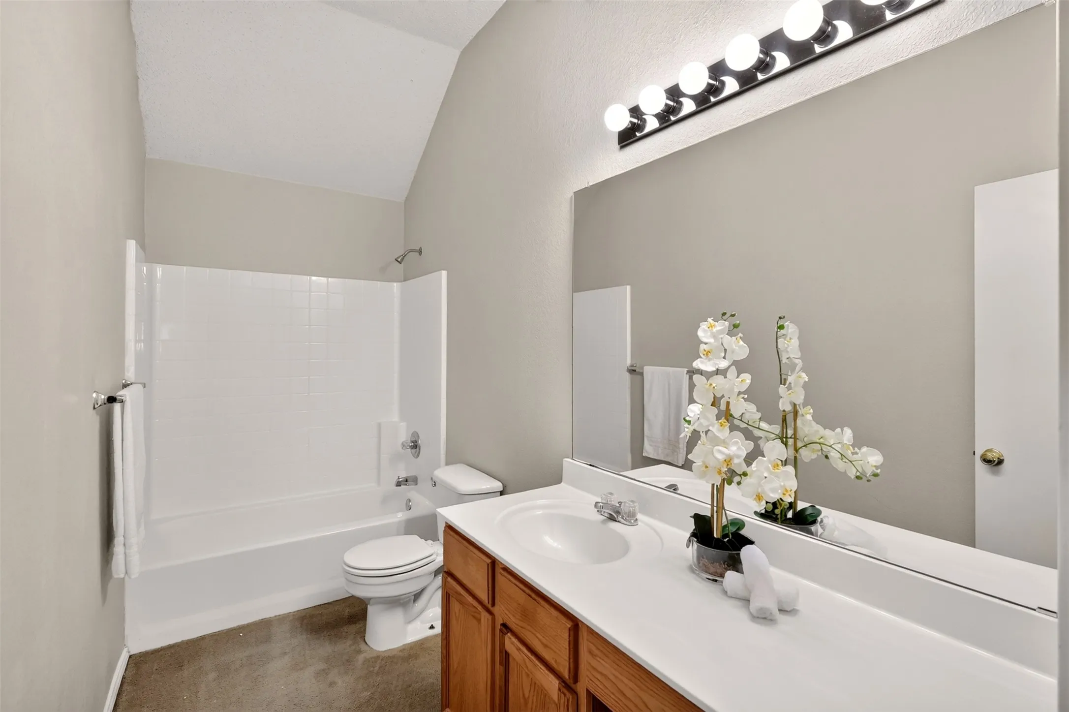 Single Family Residence For Sale in Tarrant County , 4721 Sleepy Ridge Circle, Fort Worth, Texas 76133, 4 Bedroom, 3 Bathroom, 2 Garage spaces, 3,171 Sqft, built in 2001, mls#21390256, Real Estate Agent in Fort Worth, Homes For Sale in Tarrant county, Homes For Sale in Fort Worth, Realtor in Fort Worth Texas, Real Estate Brokerage Independent Realty Texas, Luminita Cordes Realtor