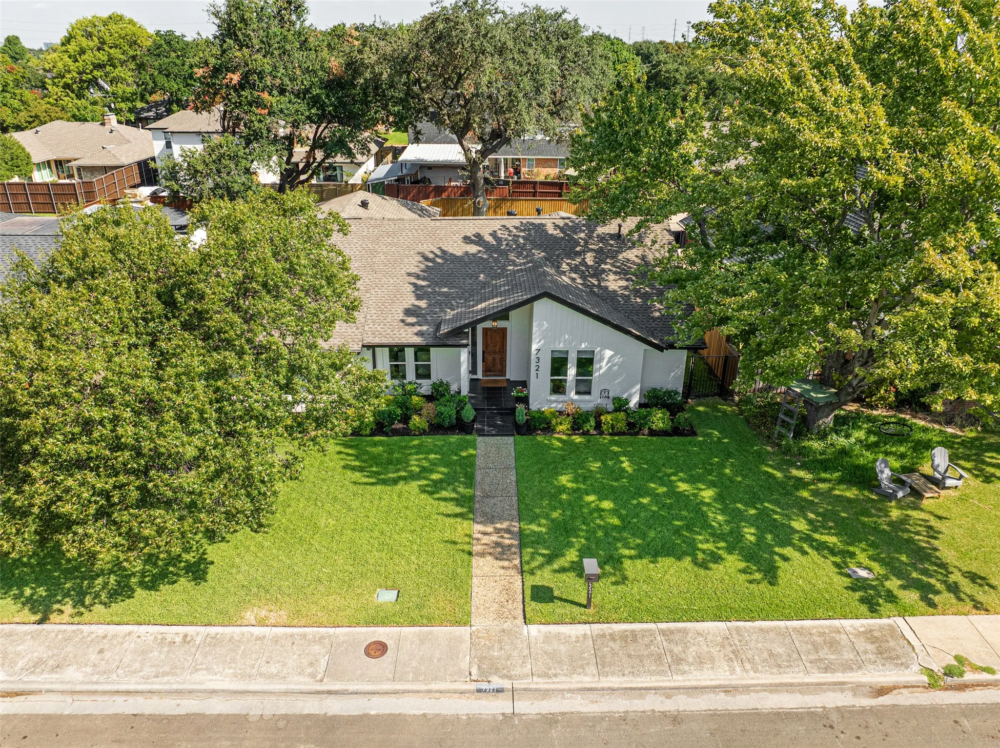 Single Family Residence For Sale in Dallas County , 7321 Bluefield Drive, Dallas, Texas 75248, 4 Bedroom, 3 Bathroom, 2 Garage spaces, 2,456 Sqft, built in 1973, mls#21386773, Real Estate Agent in Dallas, Homes For Sale in Dallas county, Homes For Sale in Dallas, Realtor in Dallas Texas, Real Estate Brokerage Independent Realty Texas, Luminita Cordes Realtor