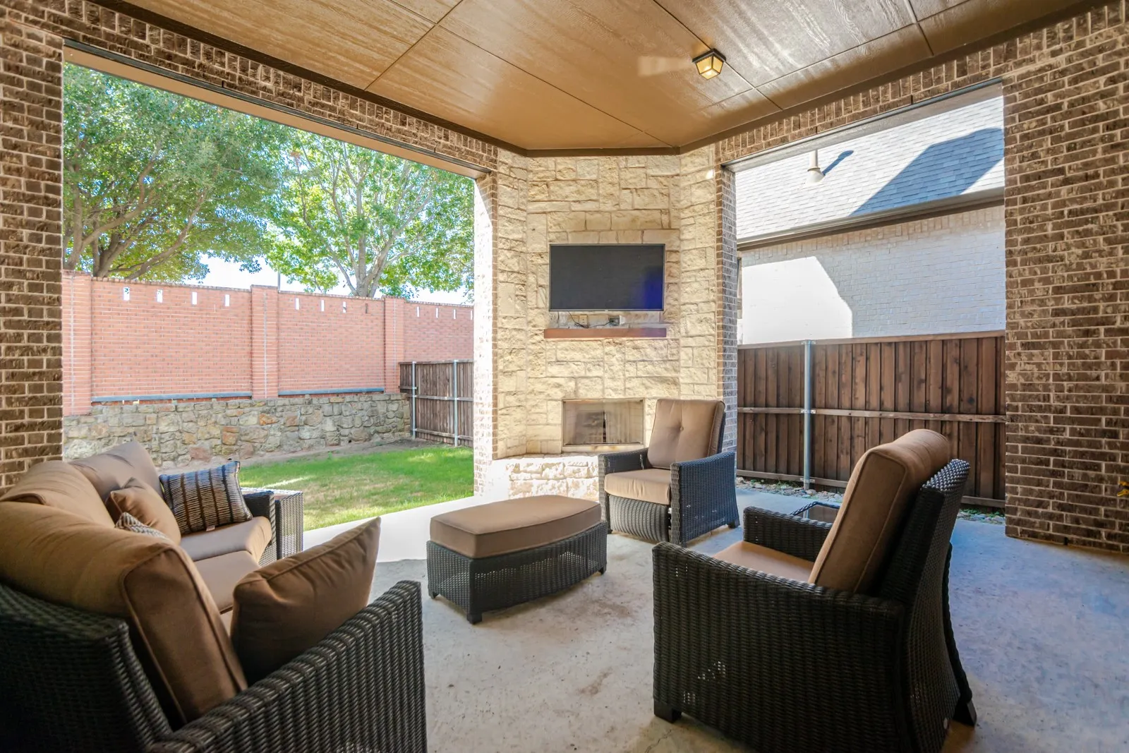 Single Family Residence For Sale in Collin County , 1859 Wood Duck Lane, Allen, Texas 75013, 4 Bedroom, 4 Bathroom, 3 Garage spaces, 3,164 Sqft, built in 2015, mls#21388416, Real Estate Agent in Allen, Homes For Sale in Collin county, Homes For Sale in Allen, Realtor in Allen Texas, Real Estate Brokerage Independent Realty Texas, Luminita Cordes Realtor