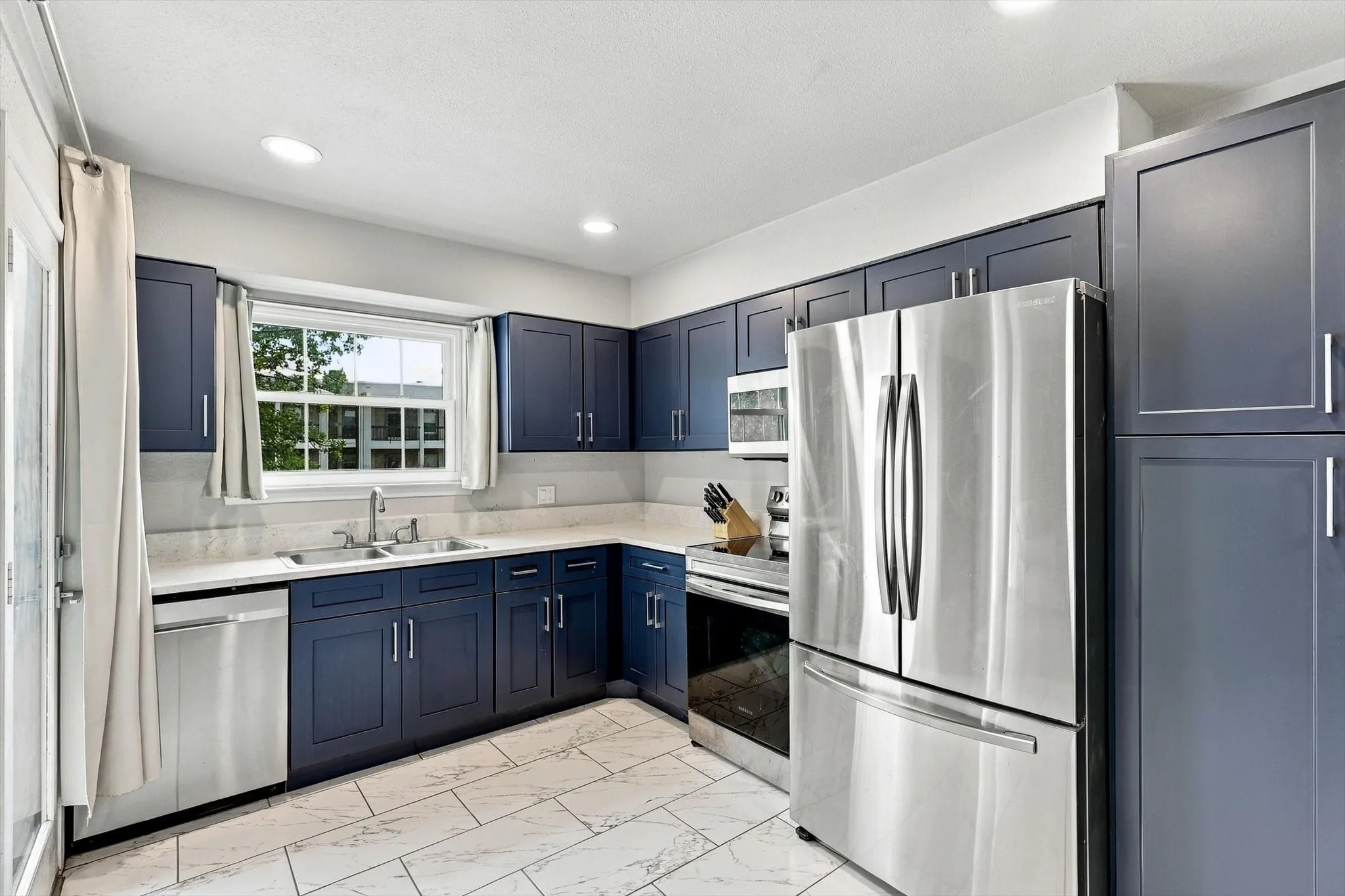 Condominium For Sale in Dallas County , 5335 Bent Tree Forest Drive 216, Dallas, Texas 75248, 2 Bedroom, 2 Bathroom, Garage spaces, 1,137 Sqft, built in 1981, mls#21389283, Real Estate Agent in Dallas, Homes For Sale in Dallas county, Homes For Sale in Dallas, Realtor in Dallas Texas, Real Estate Brokerage Independent Realty Texas, Luminita Cordes Realtor