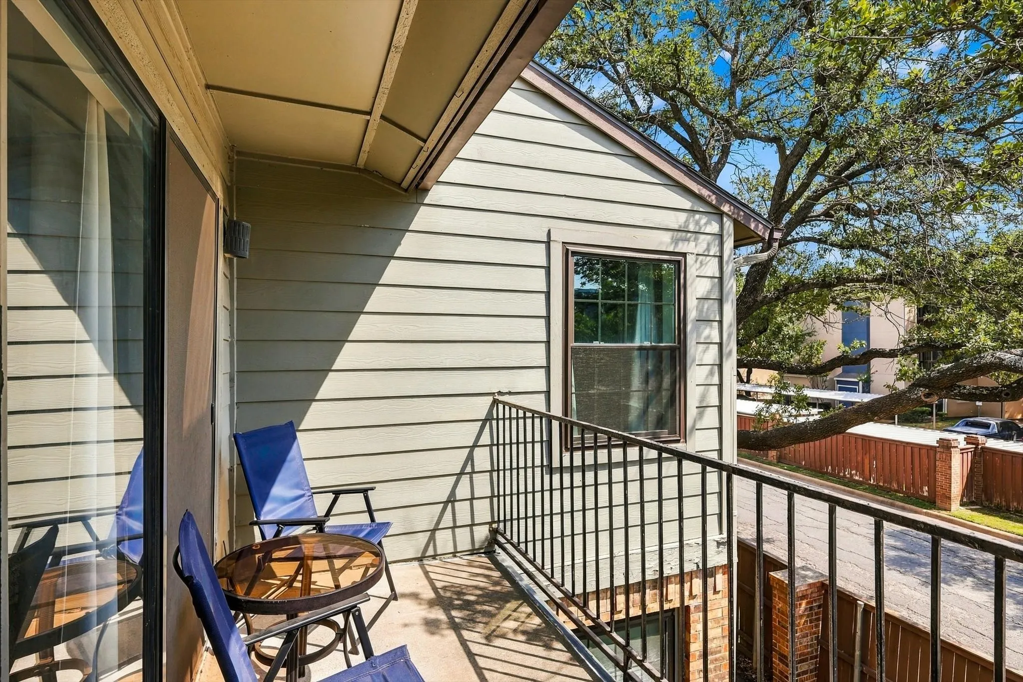 Condominium For Sale in Dallas County , 5335 Bent Tree Forest Drive 216, Dallas, Texas 75248, 2 Bedroom, 2 Bathroom, Garage spaces, 1,137 Sqft, built in 1981, mls#21389283, Real Estate Agent in Dallas, Homes For Sale in Dallas county, Homes For Sale in Dallas, Realtor in Dallas Texas, Real Estate Brokerage Independent Realty Texas, Luminita Cordes Realtor