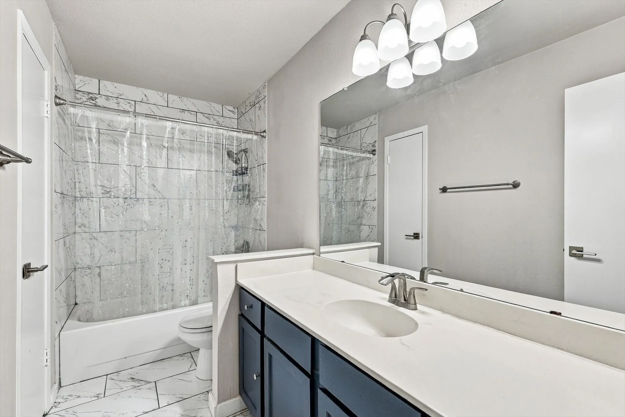 Condominium For Sale in Dallas County , 5335 Bent Tree Forest Drive 216, Dallas, Texas 75248, 2 Bedroom, 2 Bathroom, Garage spaces, 1,137 Sqft, built in 1981, mls#21389283, Real Estate Agent in Dallas, Homes For Sale in Dallas county, Homes For Sale in Dallas, Realtor in Dallas Texas, Real Estate Brokerage Independent Realty Texas, Luminita Cordes Realtor