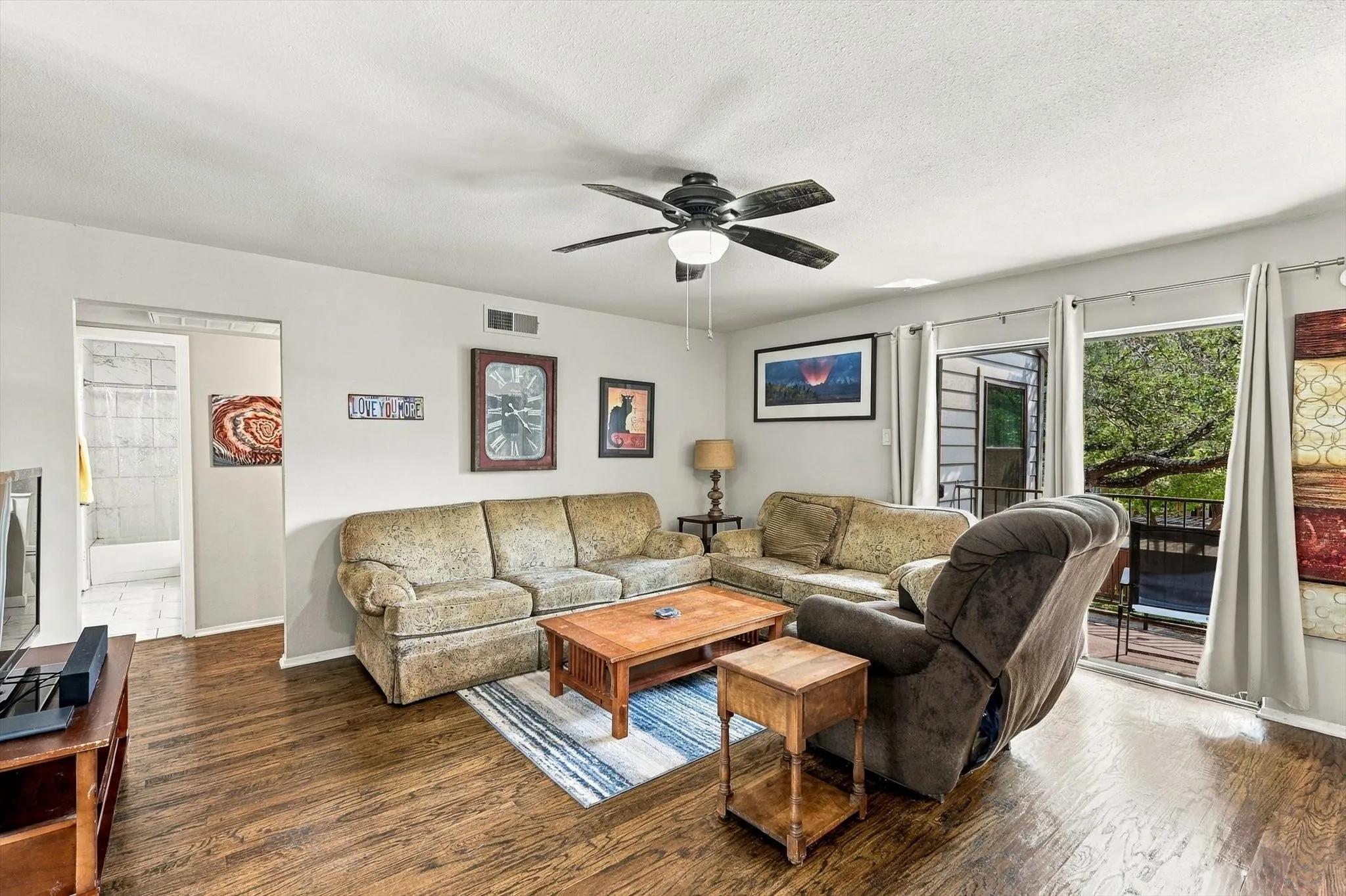 Condominium For Sale in Dallas County , 5335 Bent Tree Forest Drive 216, Dallas, Texas 75248, 2 Bedroom, 2 Bathroom, Garage spaces, 1,137 Sqft, built in 1981, mls#21389283, Real Estate Agent in Dallas, Homes For Sale in Dallas county, Homes For Sale in Dallas, Realtor in Dallas Texas, Real Estate Brokerage Independent Realty Texas, Luminita Cordes Realtor