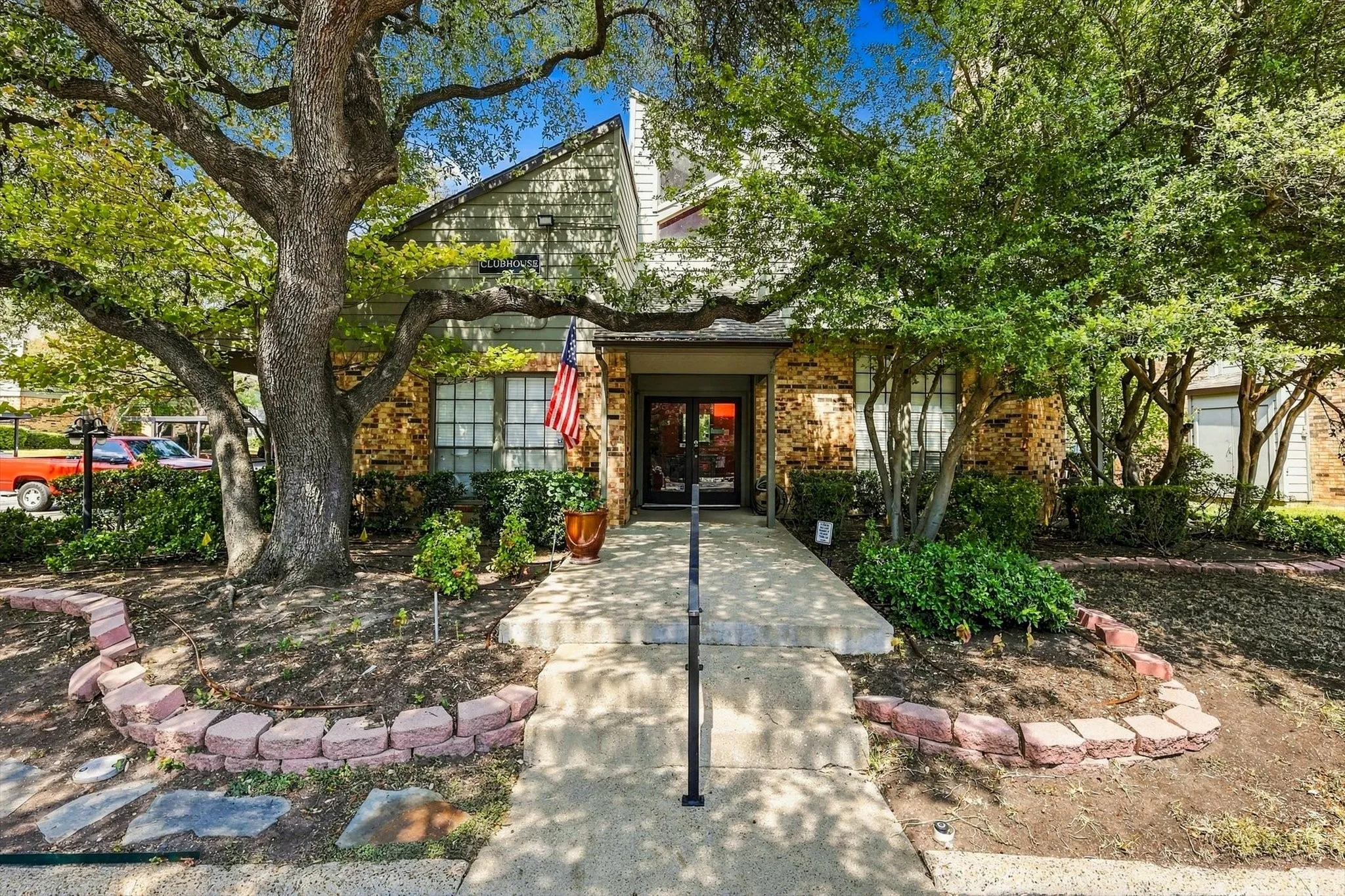 Condominium For Sale in Dallas County , 5335 Bent Tree Forest Drive 216, Dallas, Texas 75248, 2 Bedroom, 2 Bathroom, Garage spaces, 1,137 Sqft, built in 1981, mls#21389283, Real Estate Agent in Dallas, Homes For Sale in Dallas county, Homes For Sale in Dallas, Realtor in Dallas Texas, Real Estate Brokerage Independent Realty Texas, Luminita Cordes Realtor