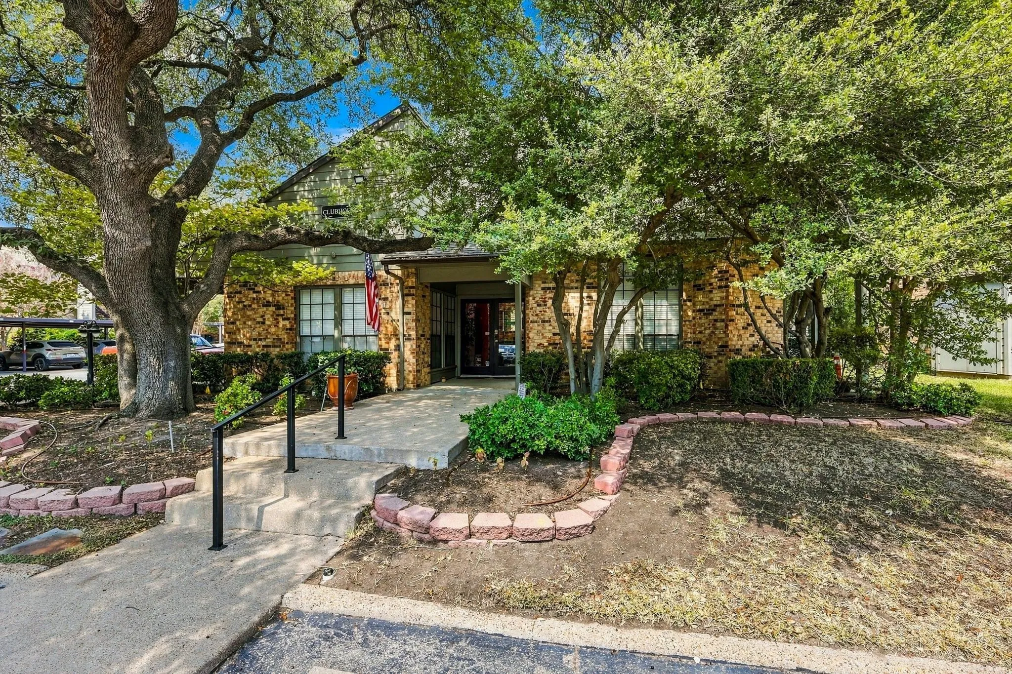 Condominium For Sale in Dallas County , 5335 Bent Tree Forest Drive 216, Dallas, Texas 75248, 2 Bedroom, 2 Bathroom, Garage spaces, 1,137 Sqft, built in 1981, mls#21389283, Real Estate Agent in Dallas, Homes For Sale in Dallas county, Homes For Sale in Dallas, Realtor in Dallas Texas, Real Estate Brokerage Independent Realty Texas, Luminita Cordes Realtor
