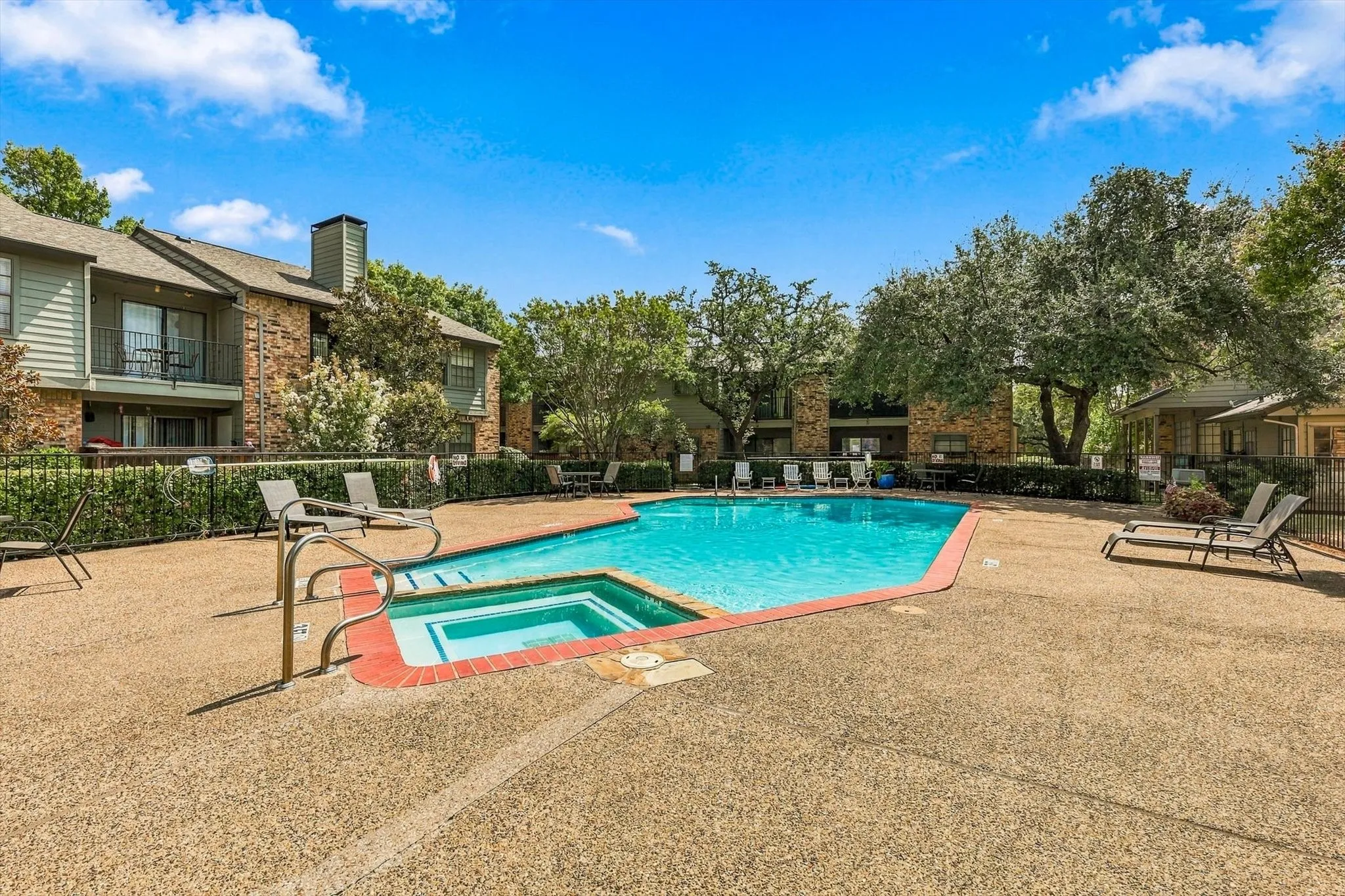 Condominium For Sale in Dallas County , 5335 Bent Tree Forest Drive 216, Dallas, Texas 75248, 2 Bedroom, 2 Bathroom, Garage spaces, 1,137 Sqft, built in 1981, mls#21389283, Real Estate Agent in Dallas, Homes For Sale in Dallas county, Homes For Sale in Dallas, Realtor in Dallas Texas, Real Estate Brokerage Independent Realty Texas, Luminita Cordes Realtor