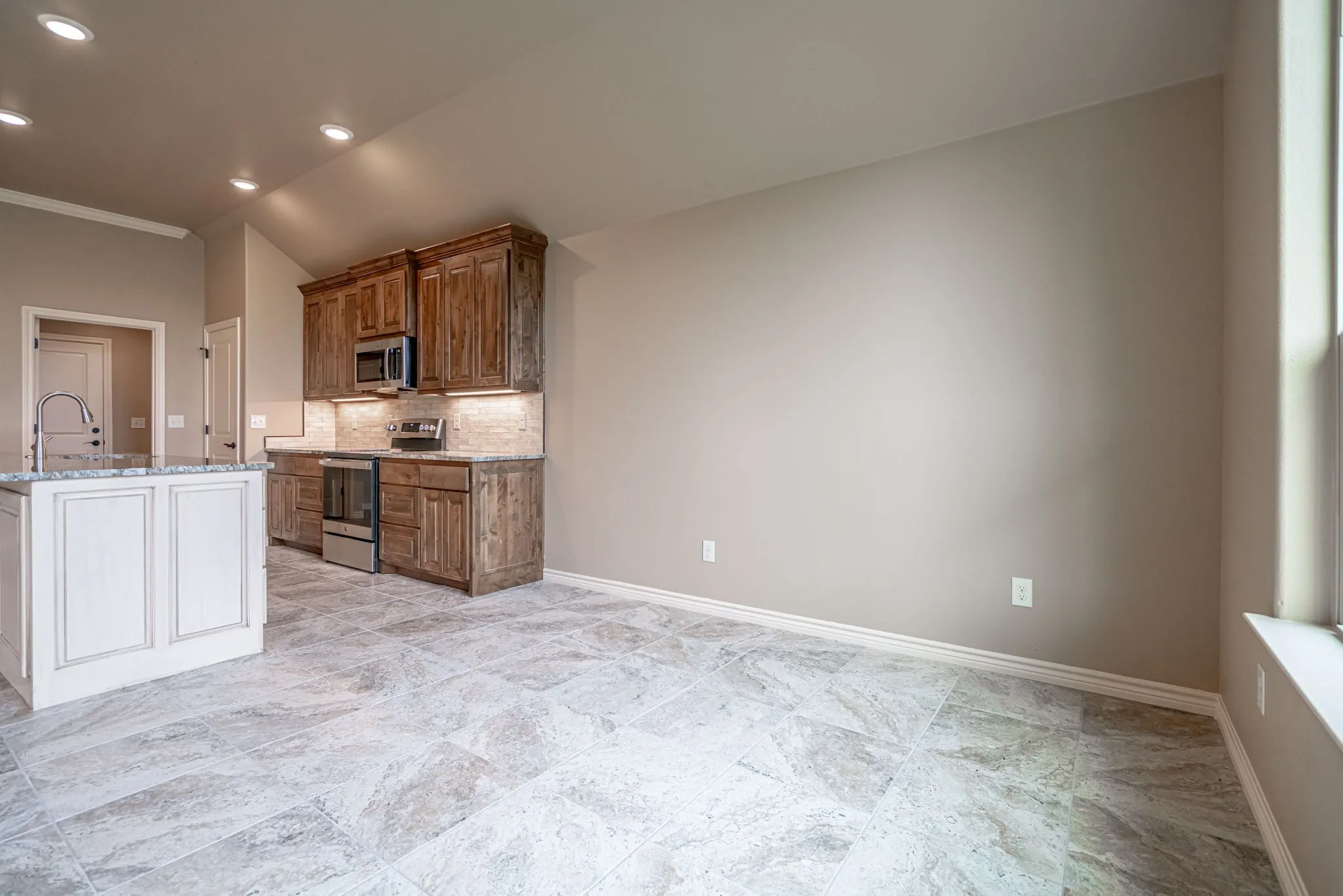 Single Family Residence For Sale in Hood County , 2600 Creek Drive, Granbury, Texas 76048, 3 Bedroom, 2 Bathroom, 2 Garage spaces, 1,601 Sqft, built in 2025, mls#21390299, Real Estate Agent in Granbury, Homes For Sale in Hood county, Homes For Sale in Granbury, Realtor in Granbury Texas, Real Estate Brokerage Independent Realty Texas, Luminita Cordes Realtor