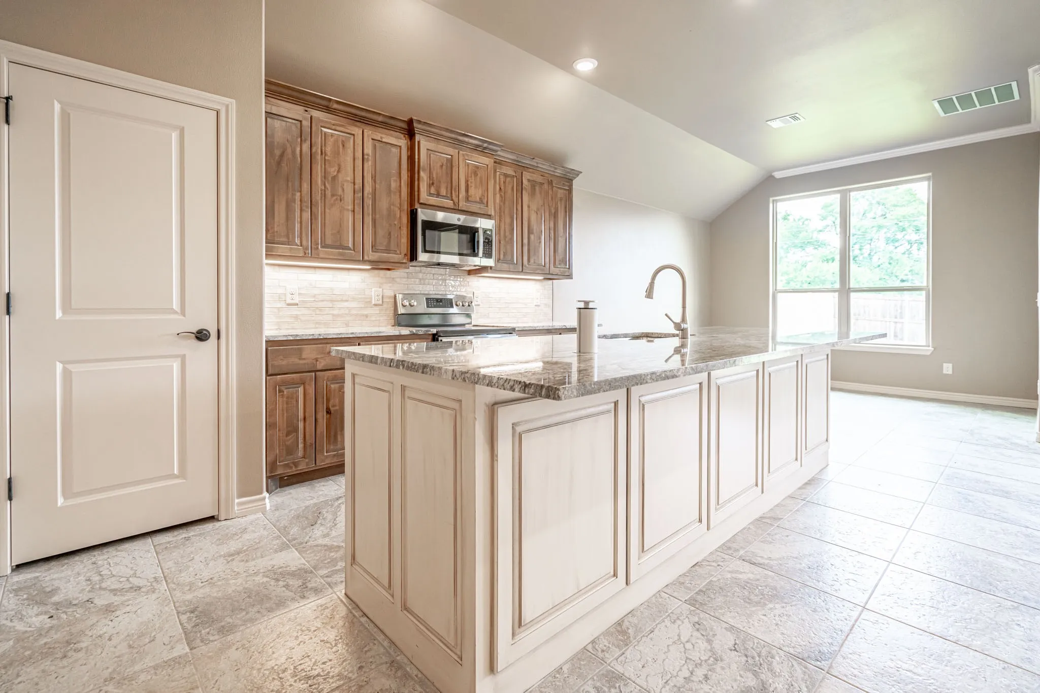 Single Family Residence For Sale in Hood County , 2600 Creek Drive, Granbury, Texas 76048, 3 Bedroom, 2 Bathroom, 2 Garage spaces, 1,601 Sqft, built in 2025, mls#21390299, Real Estate Agent in Granbury, Homes For Sale in Hood county, Homes For Sale in Granbury, Realtor in Granbury Texas, Real Estate Brokerage Independent Realty Texas, Luminita Cordes Realtor