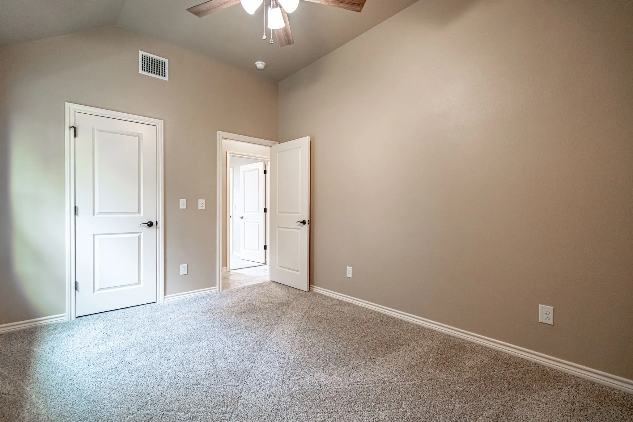 Single Family Residence For Sale in Hood County , 2600 Creek Drive, Granbury, Texas 76048, 3 Bedroom, 2 Bathroom, 2 Garage spaces, 1,601 Sqft, built in 2025, mls#21390299, Real Estate Agent in Granbury, Homes For Sale in Hood county, Homes For Sale in Granbury, Realtor in Granbury Texas, Real Estate Brokerage Independent Realty Texas, Luminita Cordes Realtor