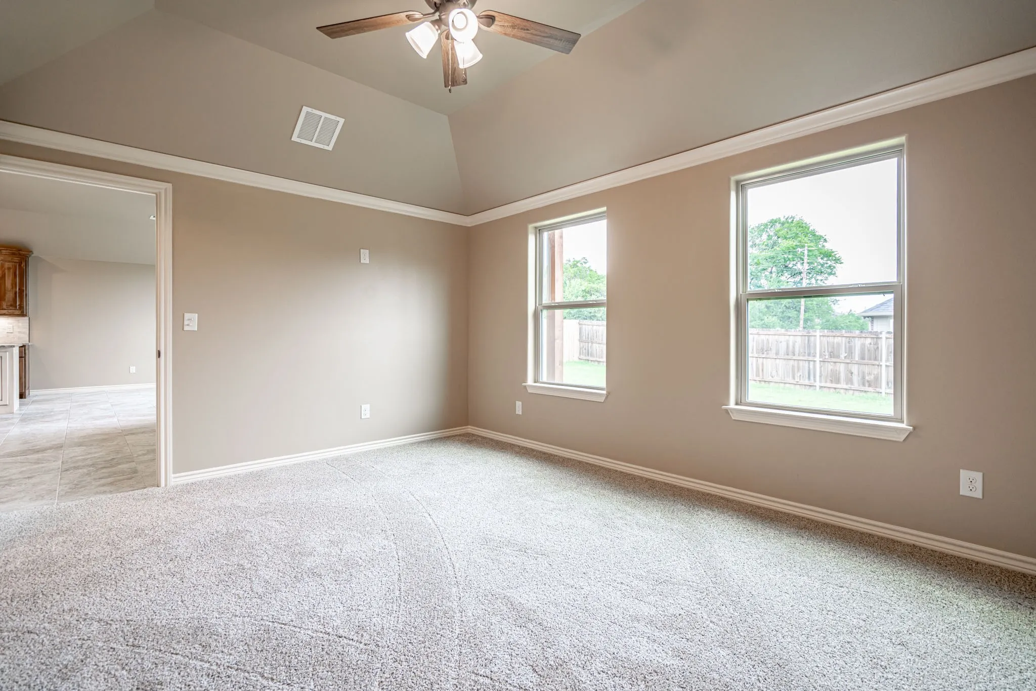 Primary bedroom, split from secondary bedrooms