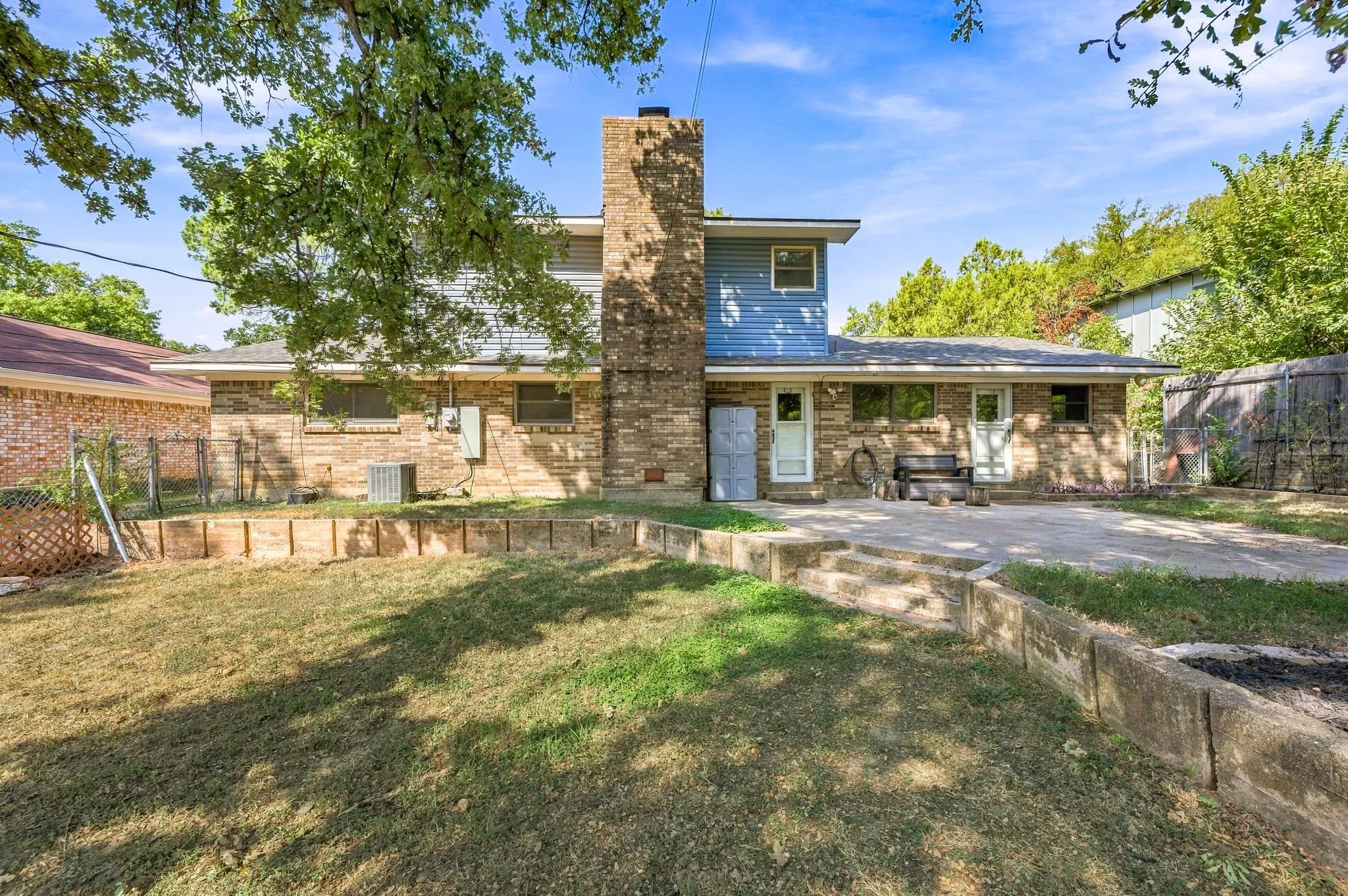 Single Family Residence For Sale in Tarrant County , 924 Wade Drive, Bedford, Texas 76022, 4 Bedroom, 2 Bathroom, Garage spaces, 2,255 Sqft, built in 1961, mls#21382679, Real Estate Agent in Bedford, Homes For Sale in Tarrant county, Homes For Sale in Bedford, Realtor in Bedford Texas, Real Estate Brokerage Independent Realty Texas, Luminita Cordes Realtor