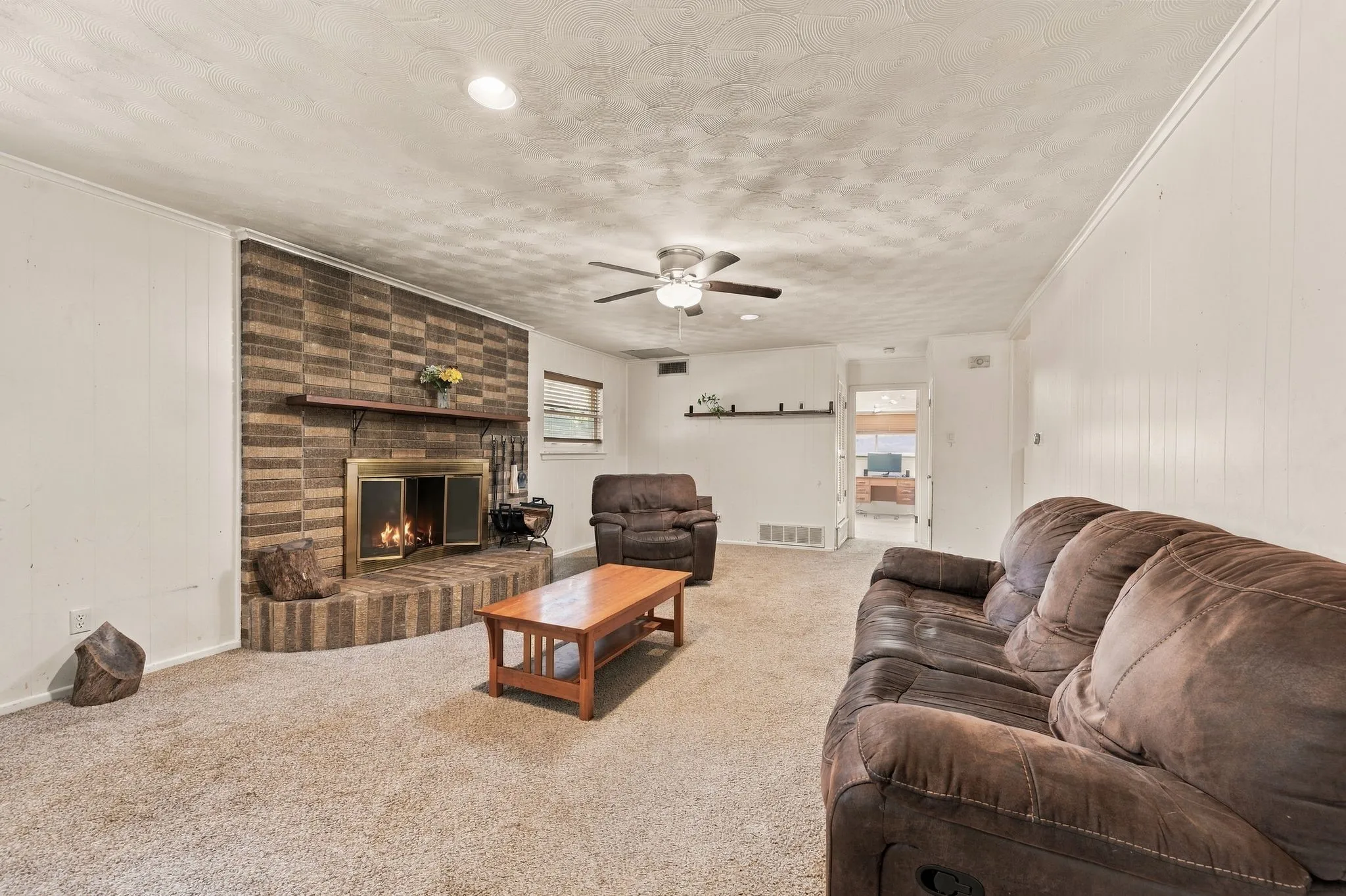 Single Family Residence For Sale in Tarrant County , 924 Wade Drive, Bedford, Texas 76022, 4 Bedroom, 2 Bathroom, Garage spaces, 2,255 Sqft, built in 1961, mls#21382679, Real Estate Agent in Bedford, Homes For Sale in Tarrant county, Homes For Sale in Bedford, Realtor in Bedford Texas, Real Estate Brokerage Independent Realty Texas, Luminita Cordes Realtor