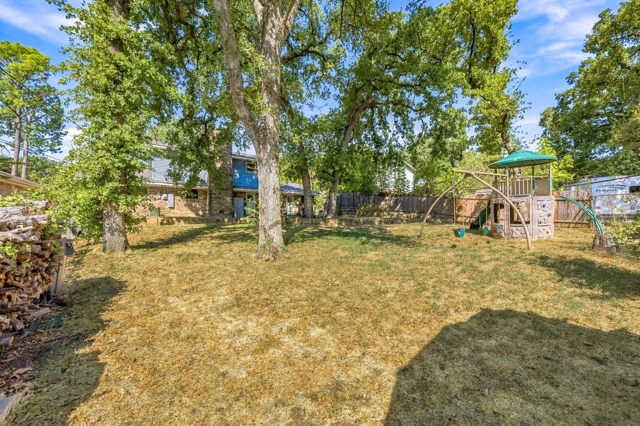 Single Family Residence For Sale in Tarrant County , 924 Wade Drive, Bedford, Texas 76022, 4 Bedroom, 2 Bathroom, Garage spaces, 2,255 Sqft, built in 1961, mls#21382679, Real Estate Agent in Bedford, Homes For Sale in Tarrant county, Homes For Sale in Bedford, Realtor in Bedford Texas, Real Estate Brokerage Independent Realty Texas, Luminita Cordes Realtor